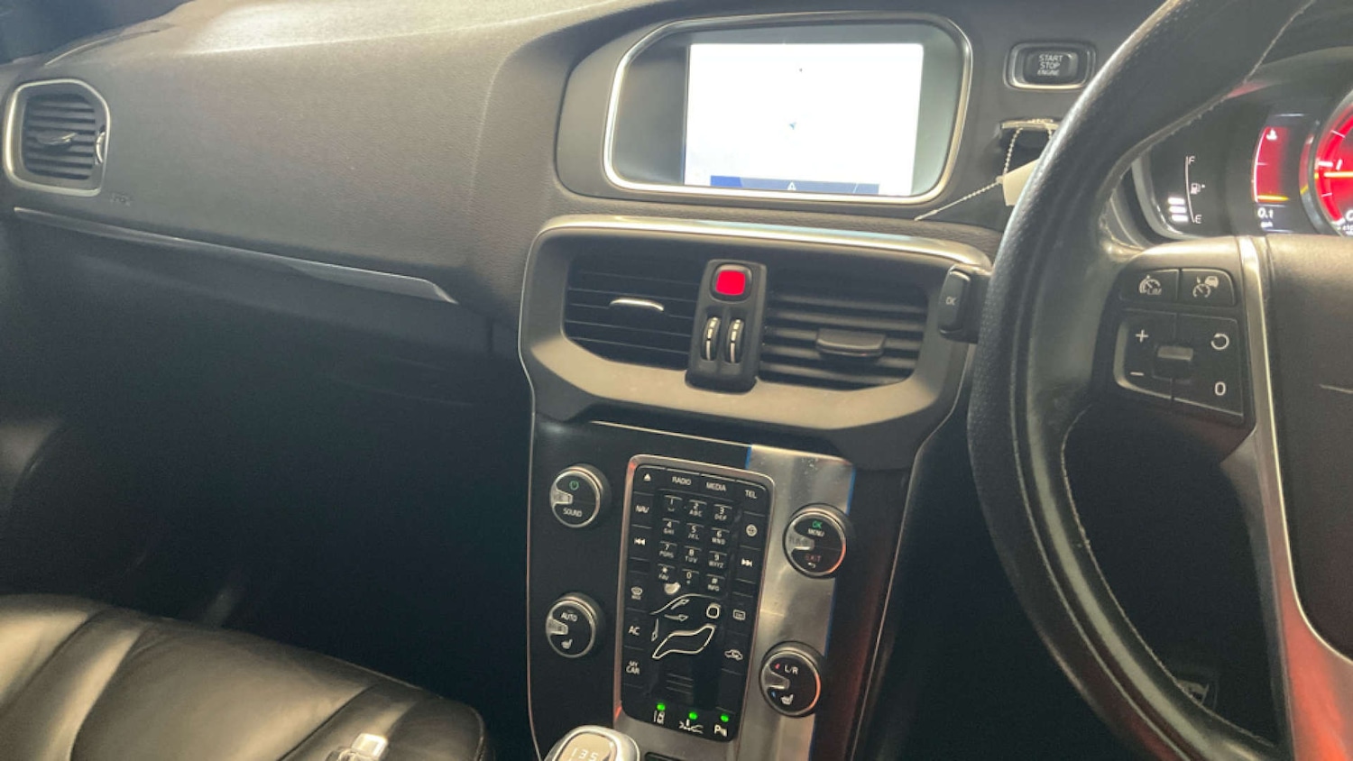 Used Volvo V40 2015 for sale - 76007320: Photo 8