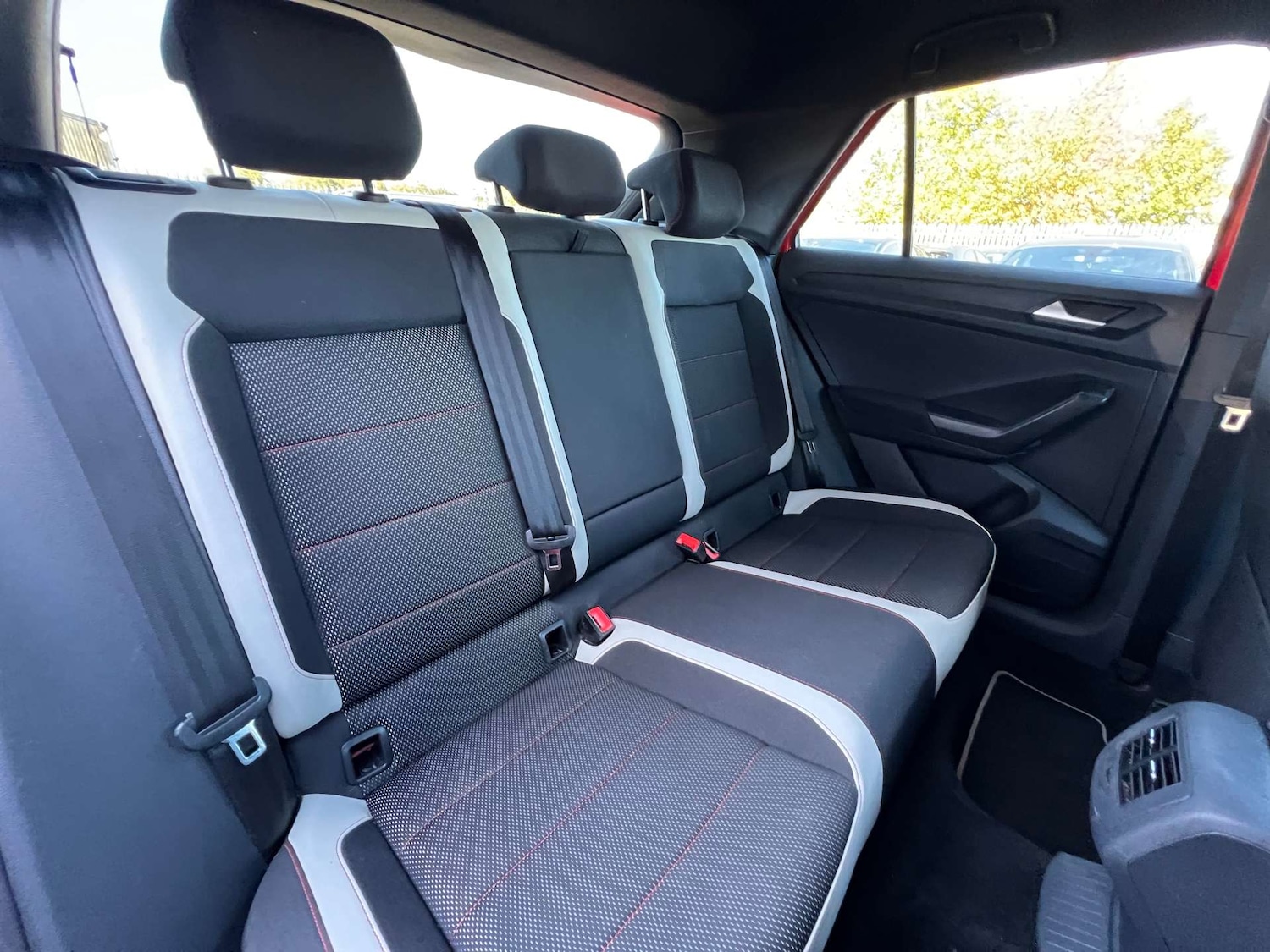 Used Volkswagen T-Roc 2018 for sale - 75956100: Photo 24