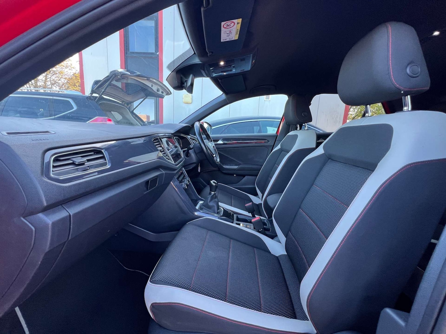 Used Volkswagen T-Roc 2018 for sale - 75956100: Photo 31