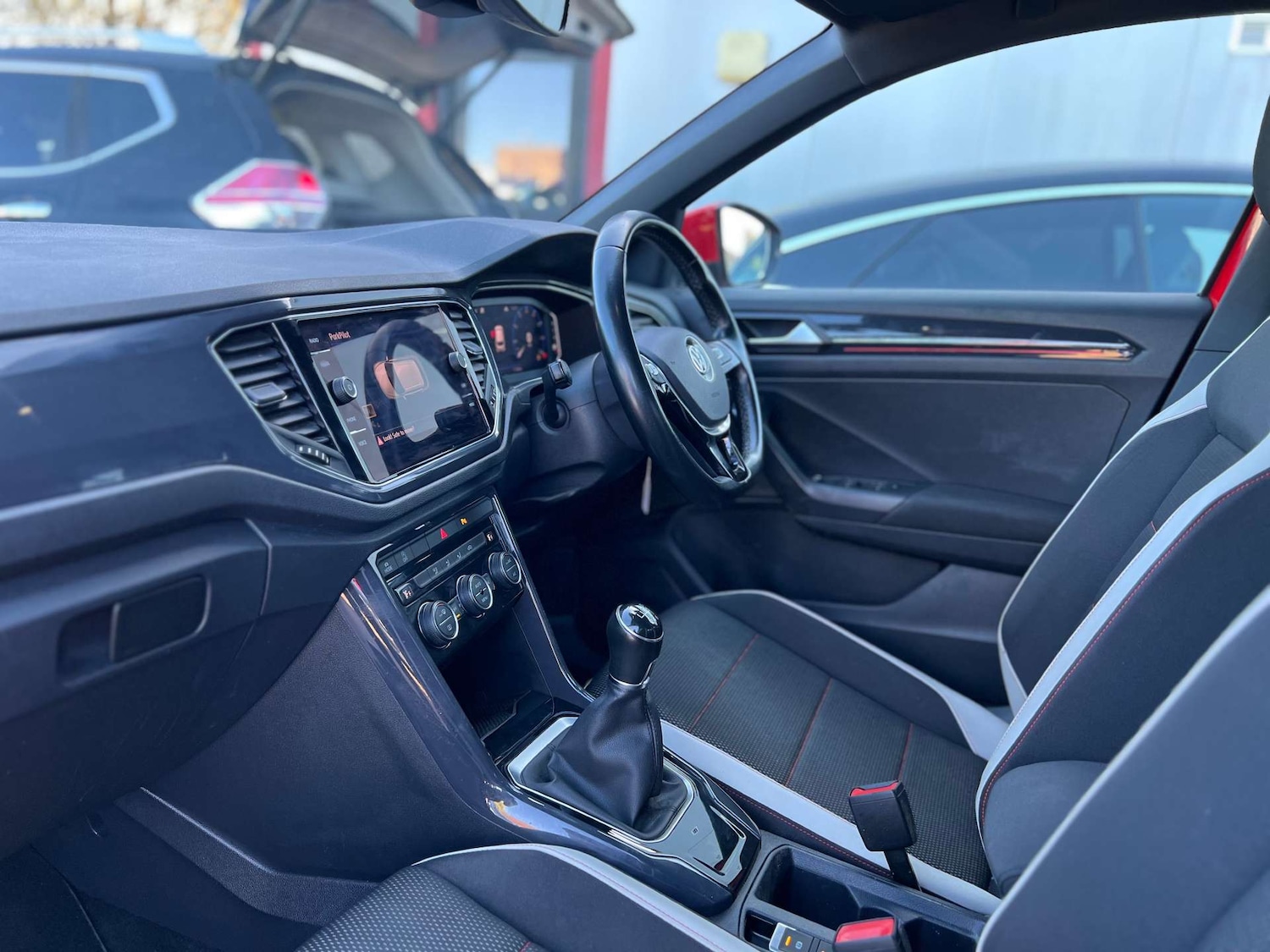 Used Volkswagen T-Roc 2018 for sale - 75956100: Photo 33