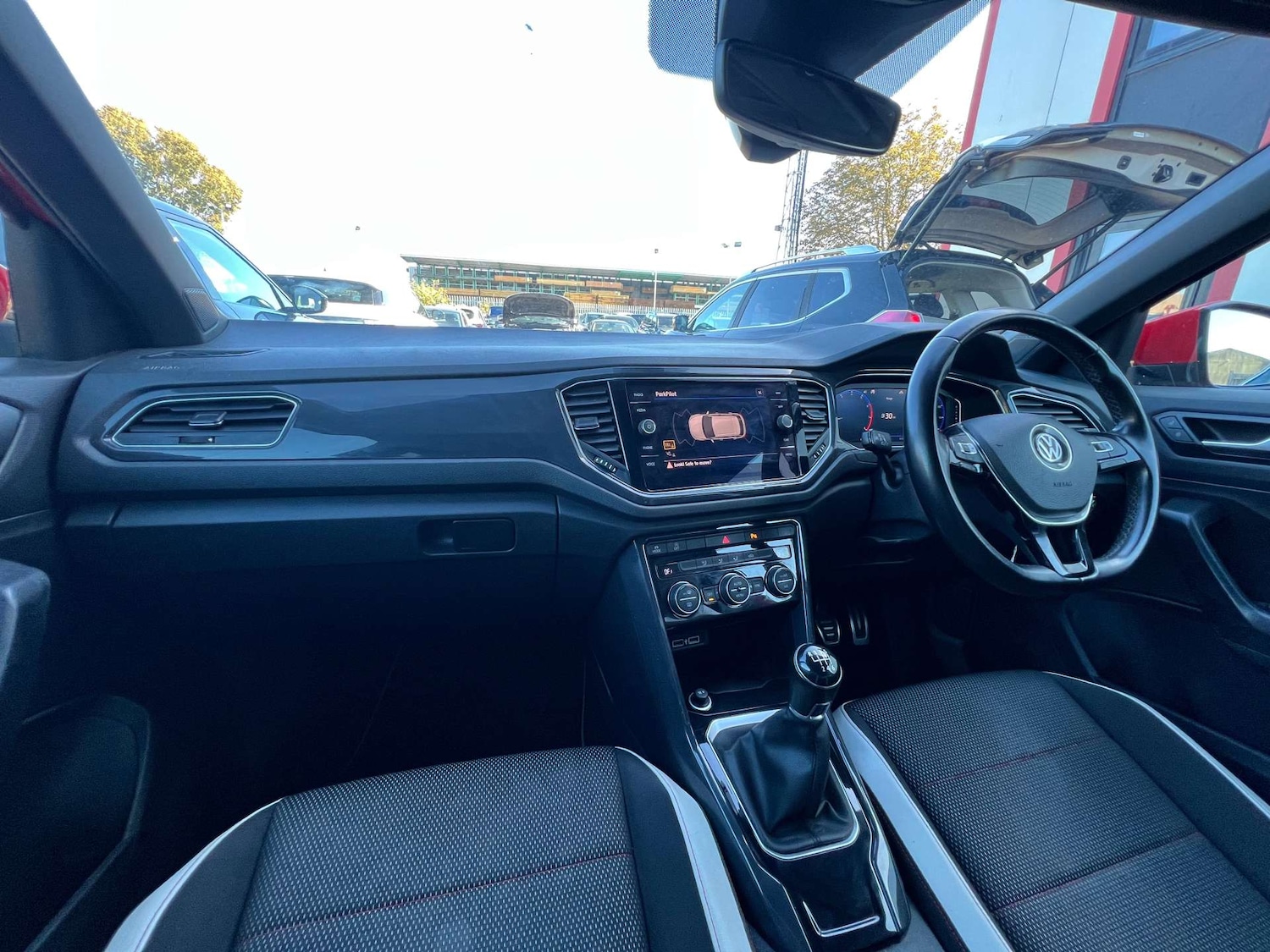 Used Volkswagen T-Roc 2018 for sale - 75956100: Photo 34