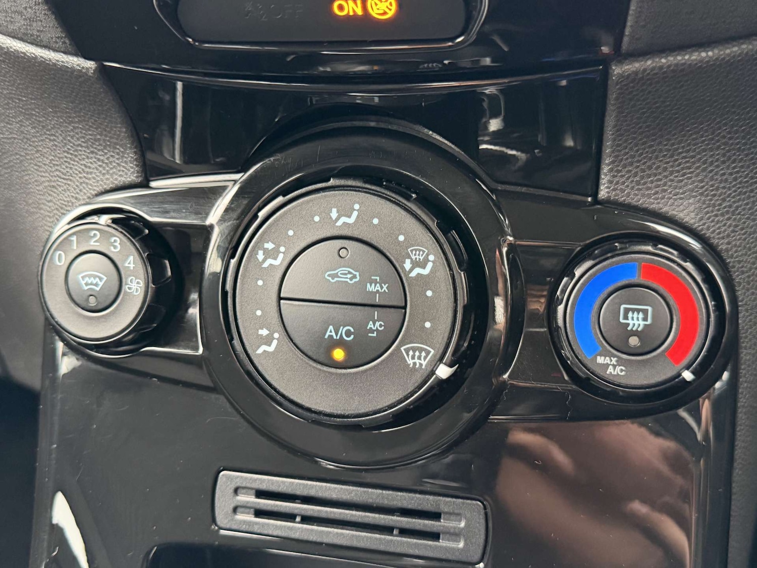 Used Ford Fiesta 2013 for sale - 77211860: Photo 37