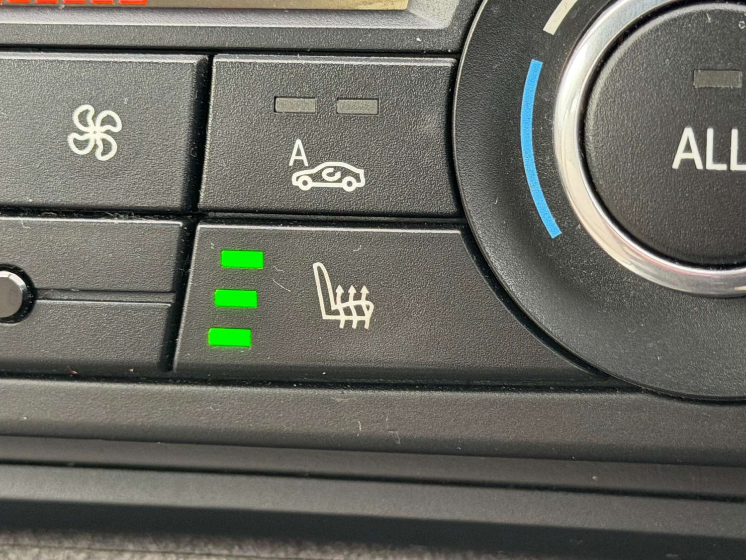 Used BMW 3 Series 2012 for sale - 77662822: Photo 43