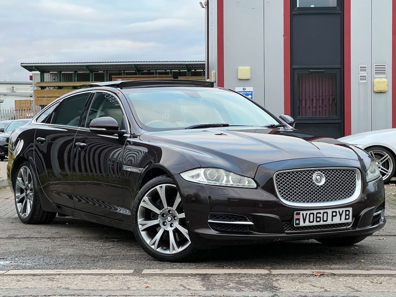 Used Jaguar XJ 2010 for sale - 76533566: Photo 1