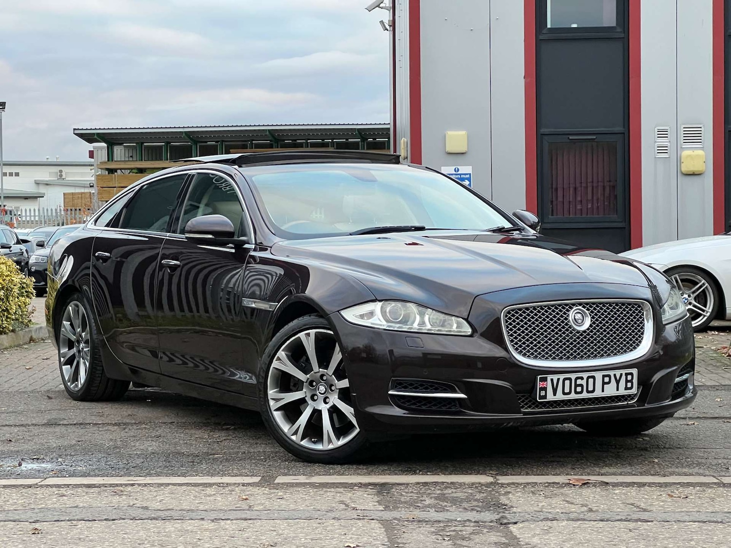 Used Jaguar XJ 2010 for sale - 76533566: Photo 11