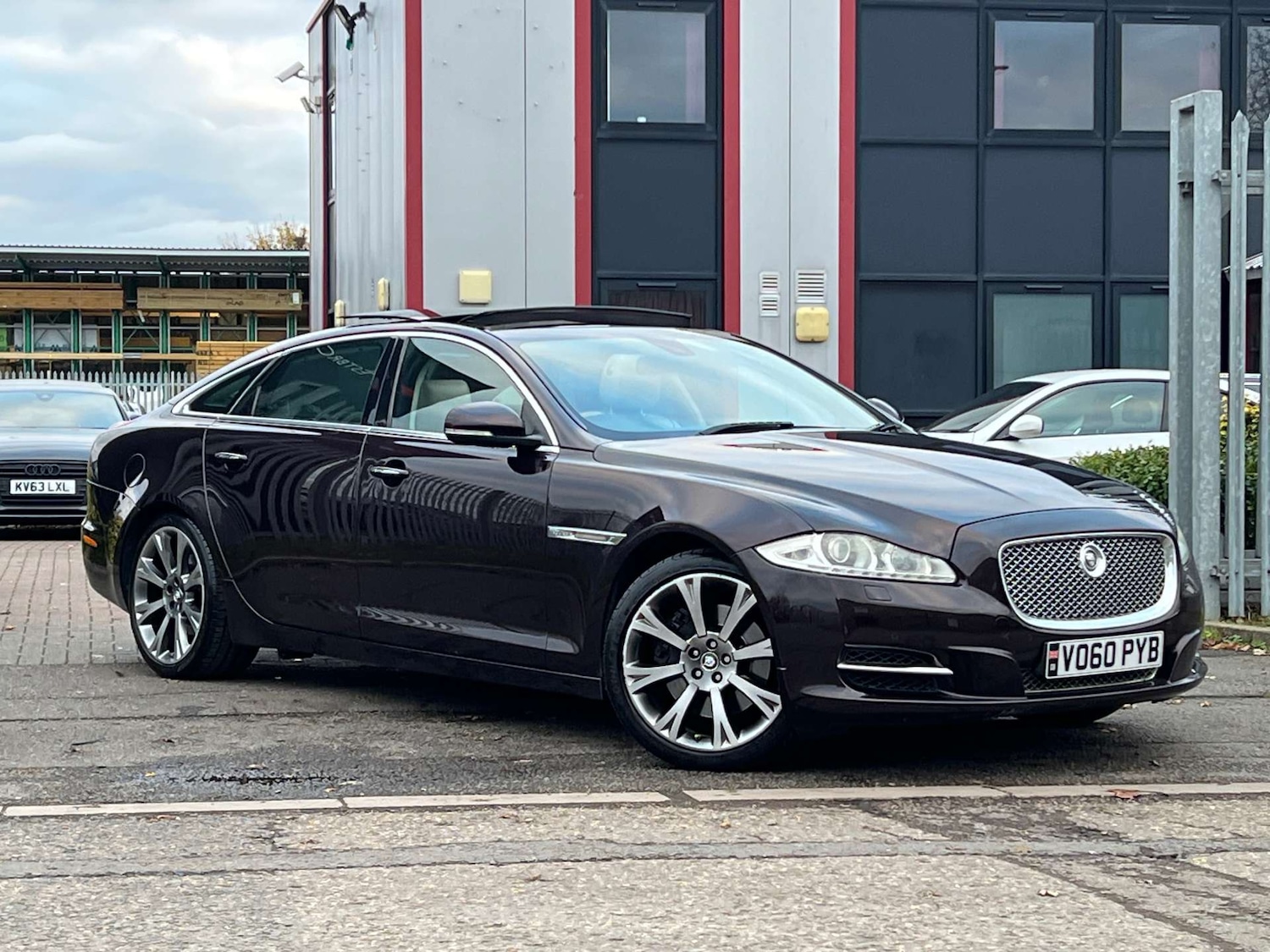 Used Jaguar XJ 2010 for sale - 76533566: Photo 12