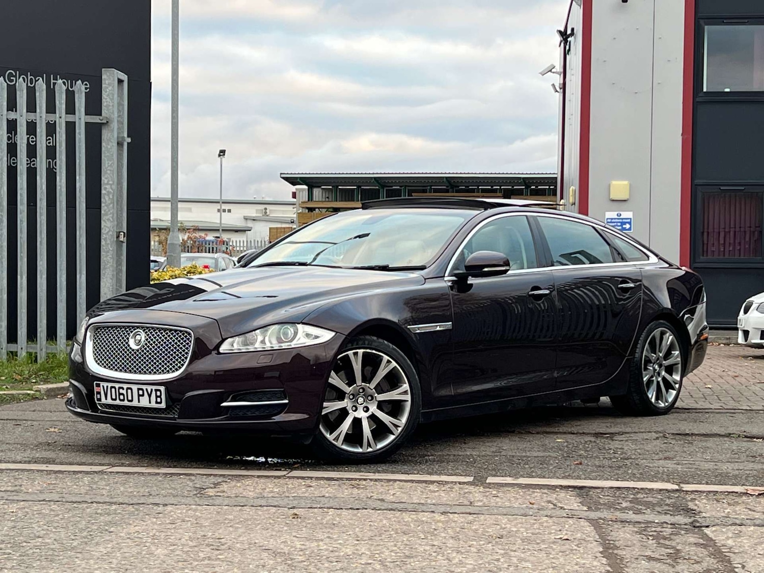 Used Jaguar XJ 2010 for sale - 76533566: Photo 15