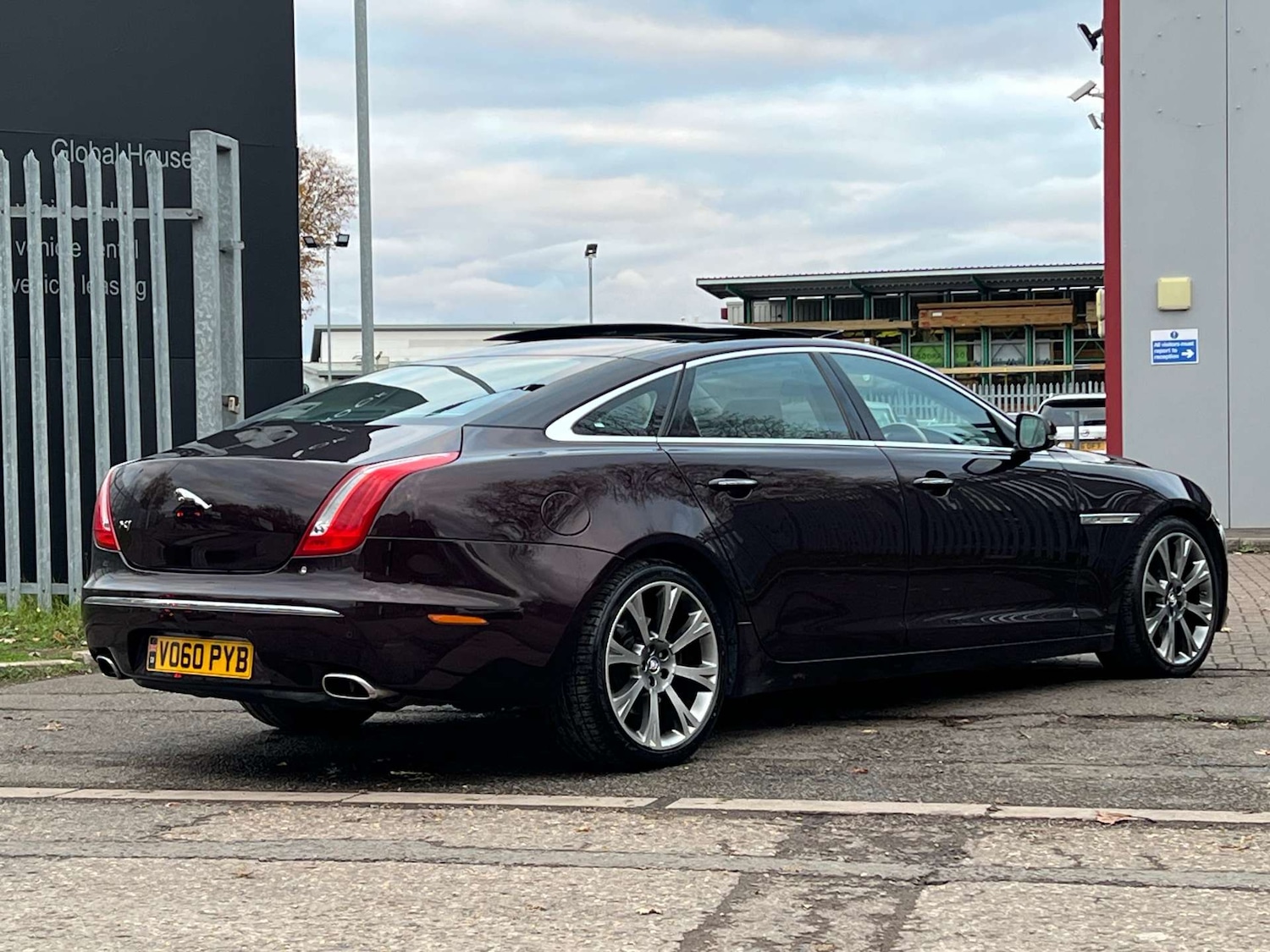 Used Jaguar XJ 2010 for sale - 76533566: Photo 17