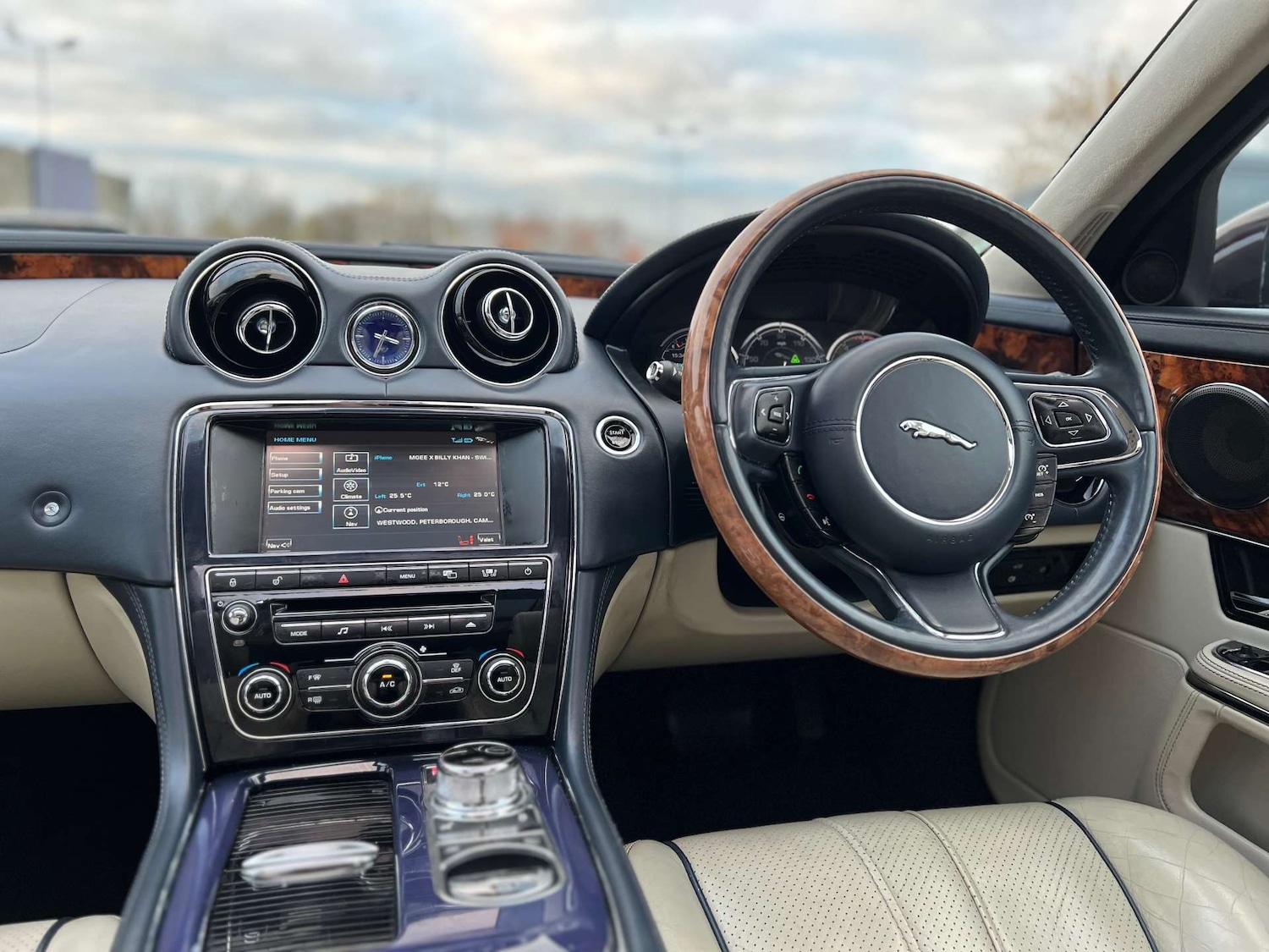 Used Jaguar XJ 2010 for sale - 76533566: Photo 25