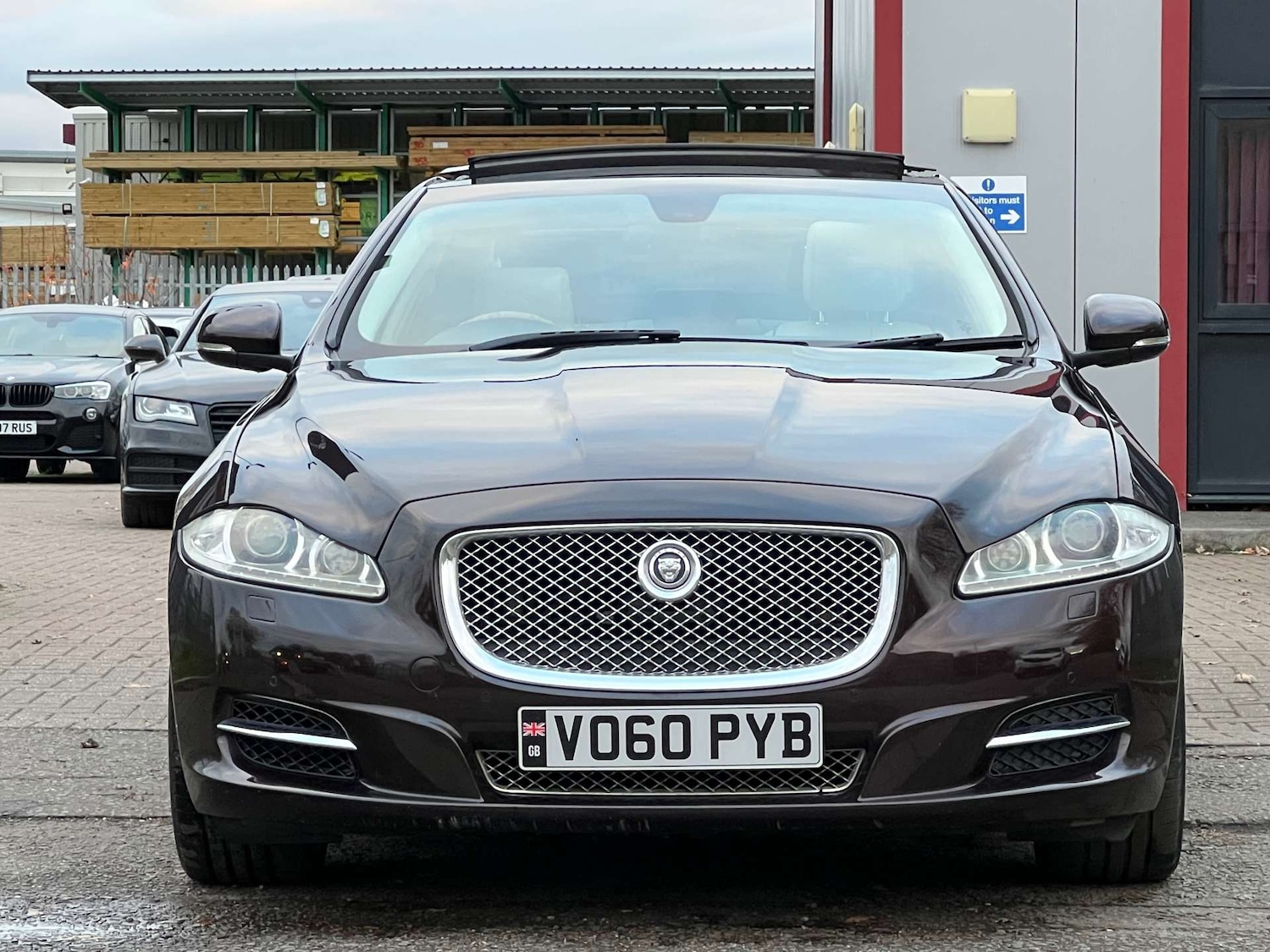 Used Jaguar XJ 2010 for sale - 76533566: Photo 3