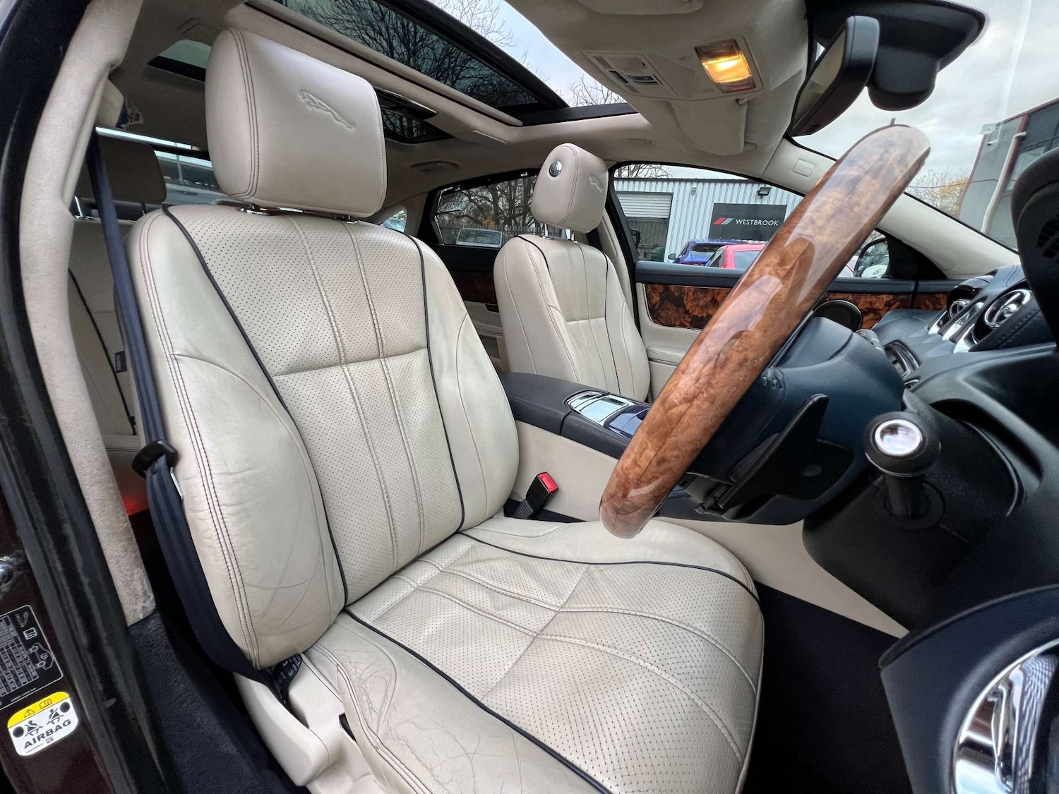 Used Jaguar XJ 2010 for sale - 76533566: Photo 30