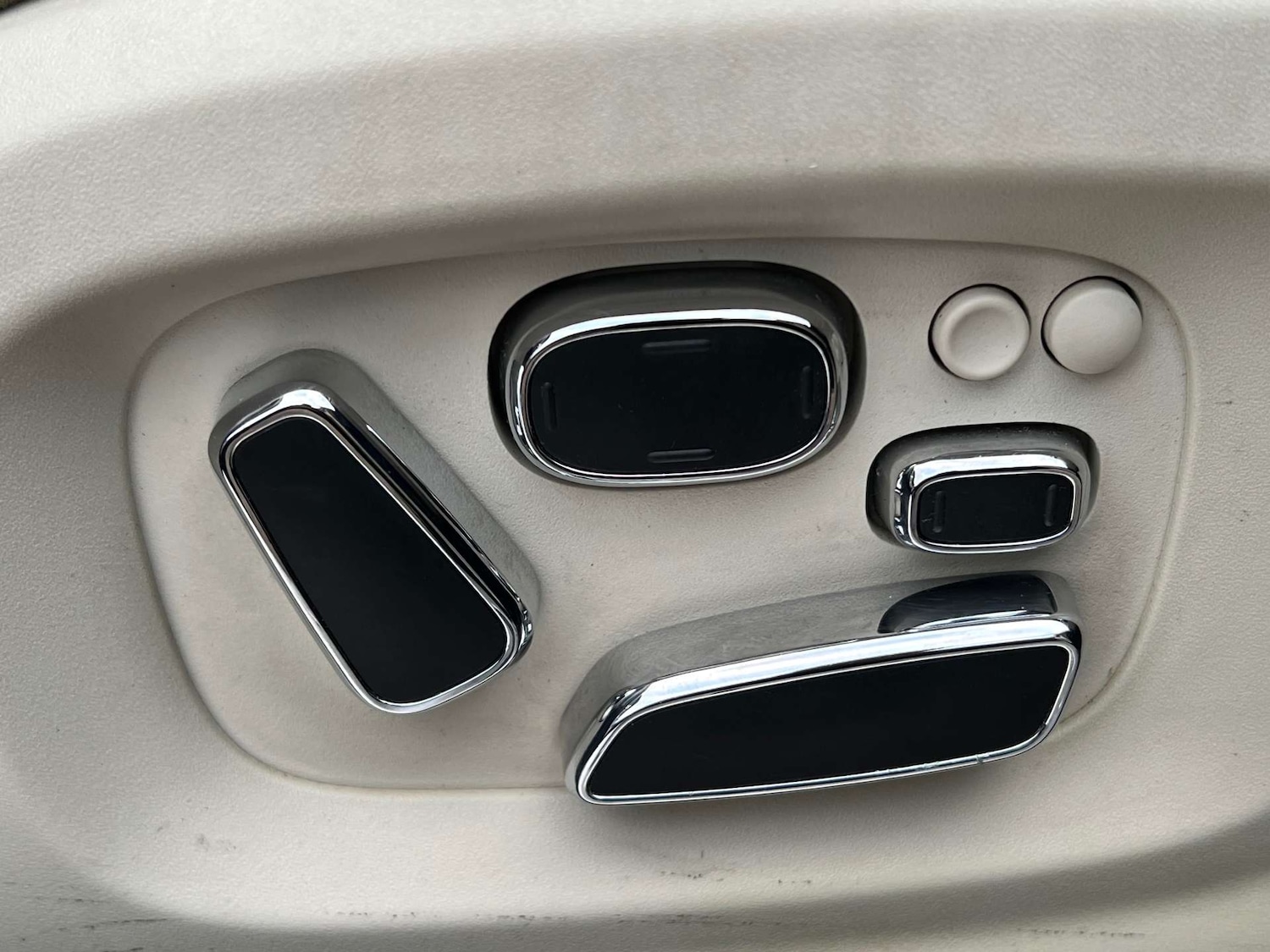 Used Jaguar XJ 2010 for sale - 76533566: Photo 32