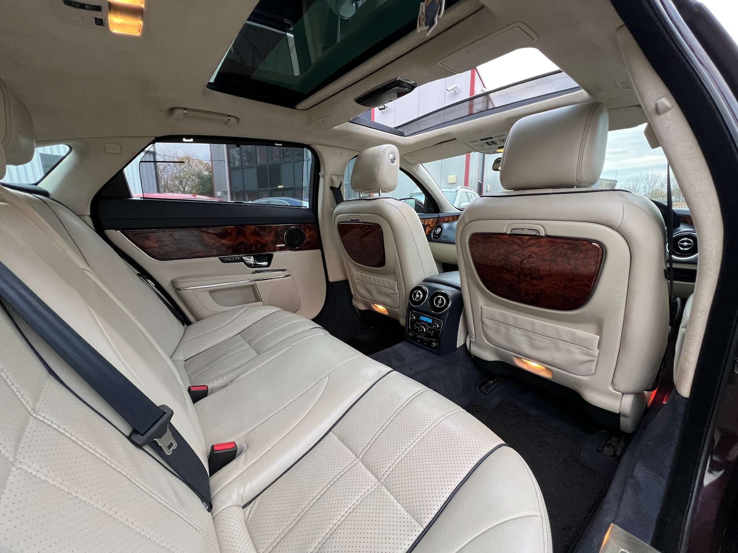 Used Jaguar XJ 2010 for sale - 76533566: Photo 35