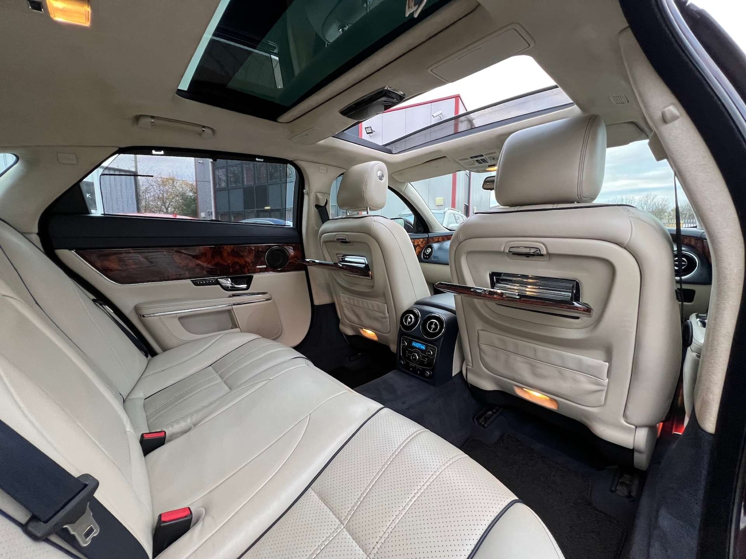 Used Jaguar XJ 2010 for sale - 76533566: Photo 36