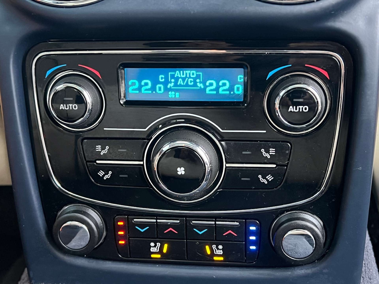 Used Jaguar XJ 2010 for sale - 76533566: Photo 39