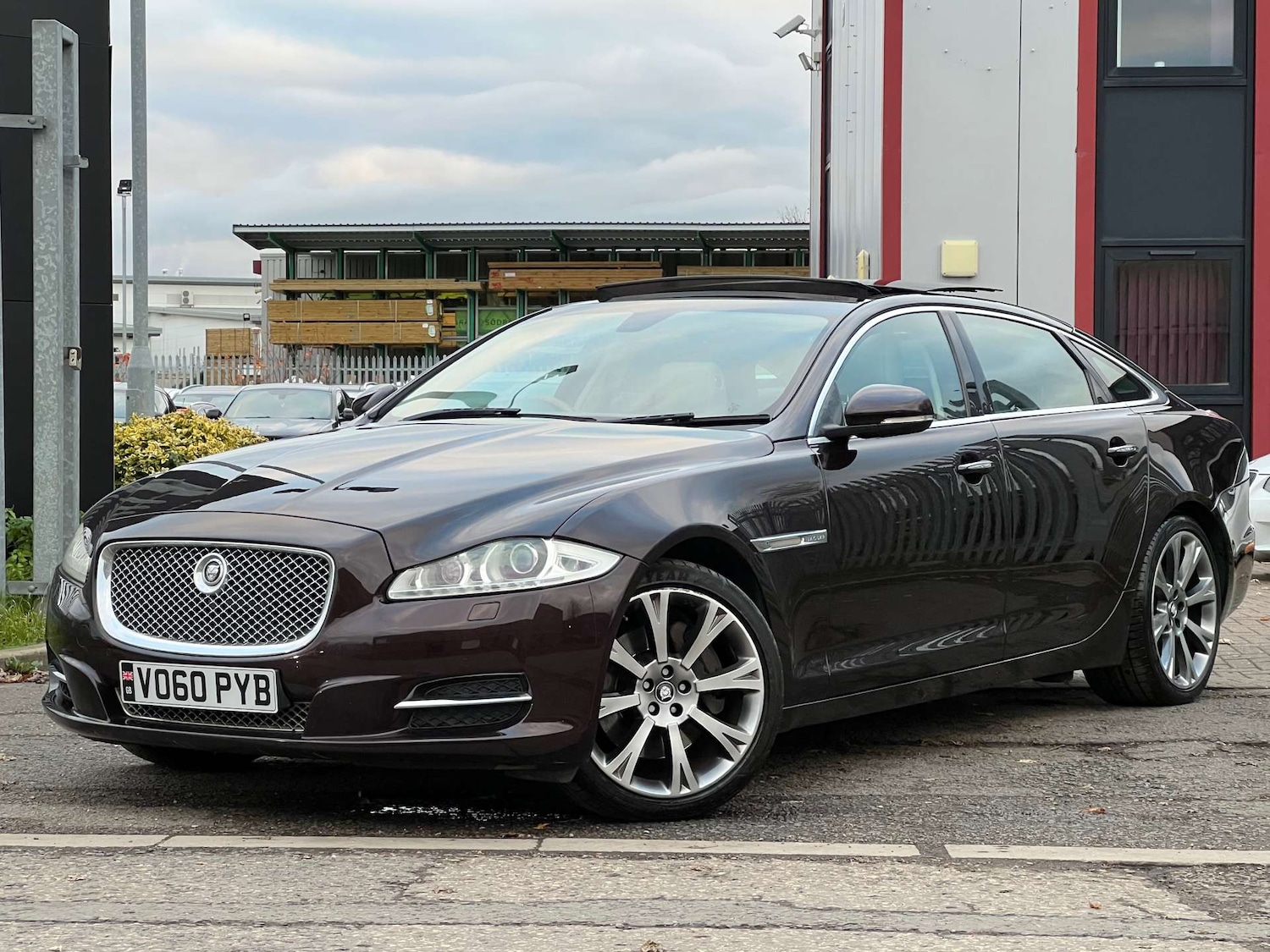 Used Jaguar XJ 2010 for sale - 76533566: Photo 4