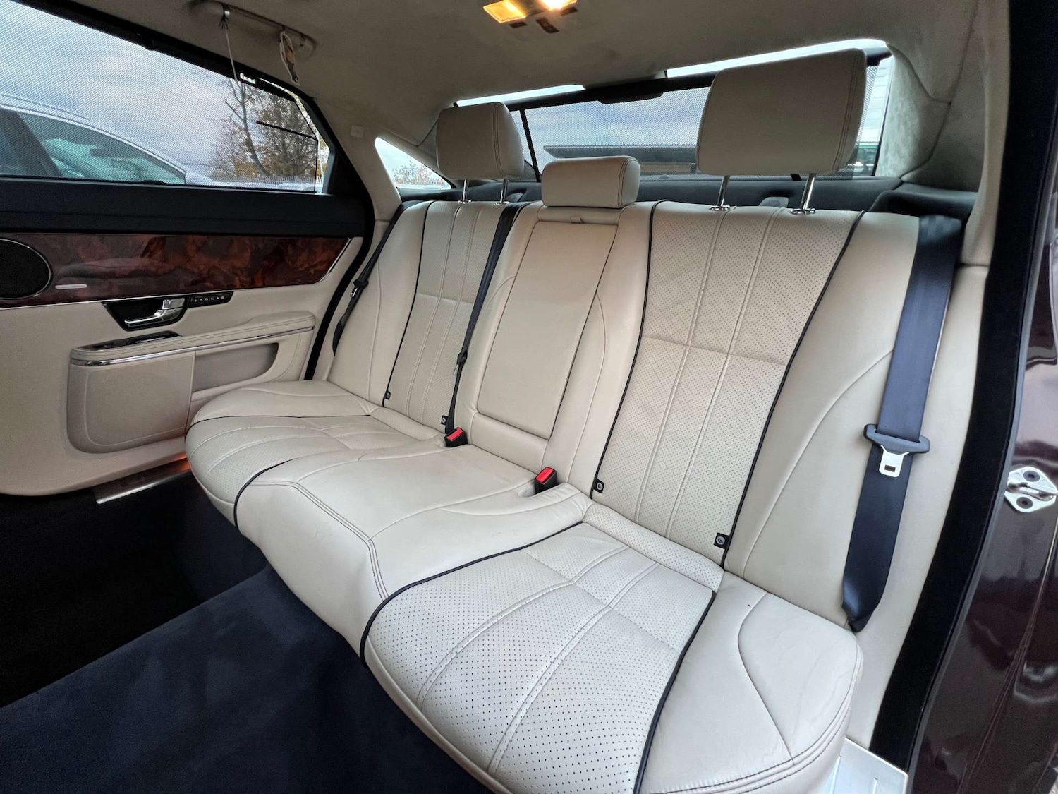 Used Jaguar XJ 2010 for sale - 76533566: Photo 40