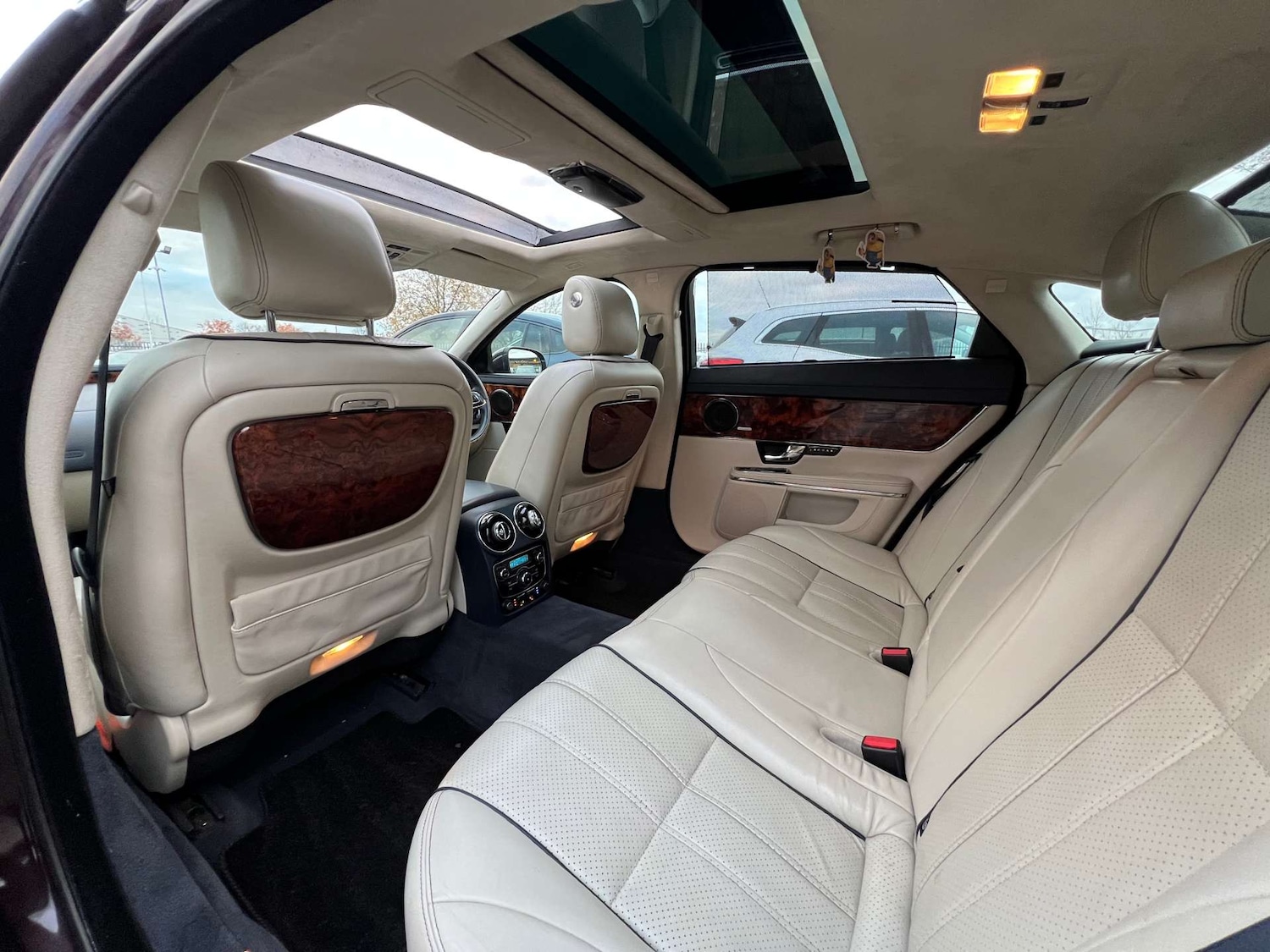 Used Jaguar XJ 2010 for sale - 76533566: Photo 42