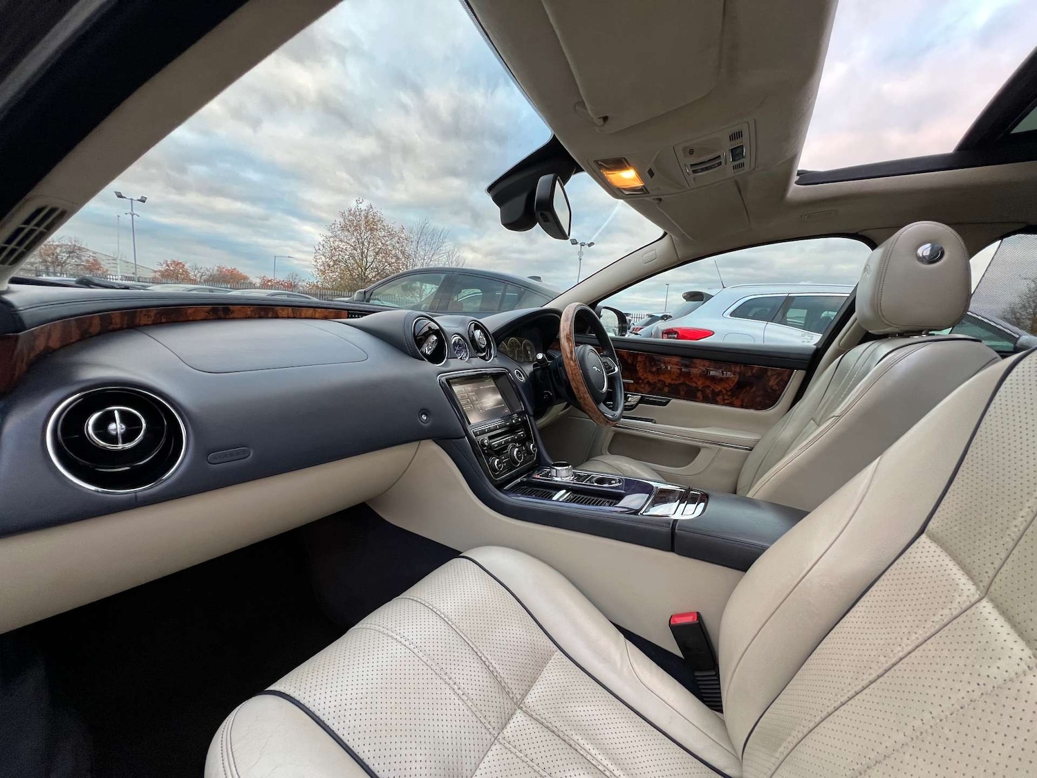 Used Jaguar XJ 2010 for sale - 76533566: Photo 46