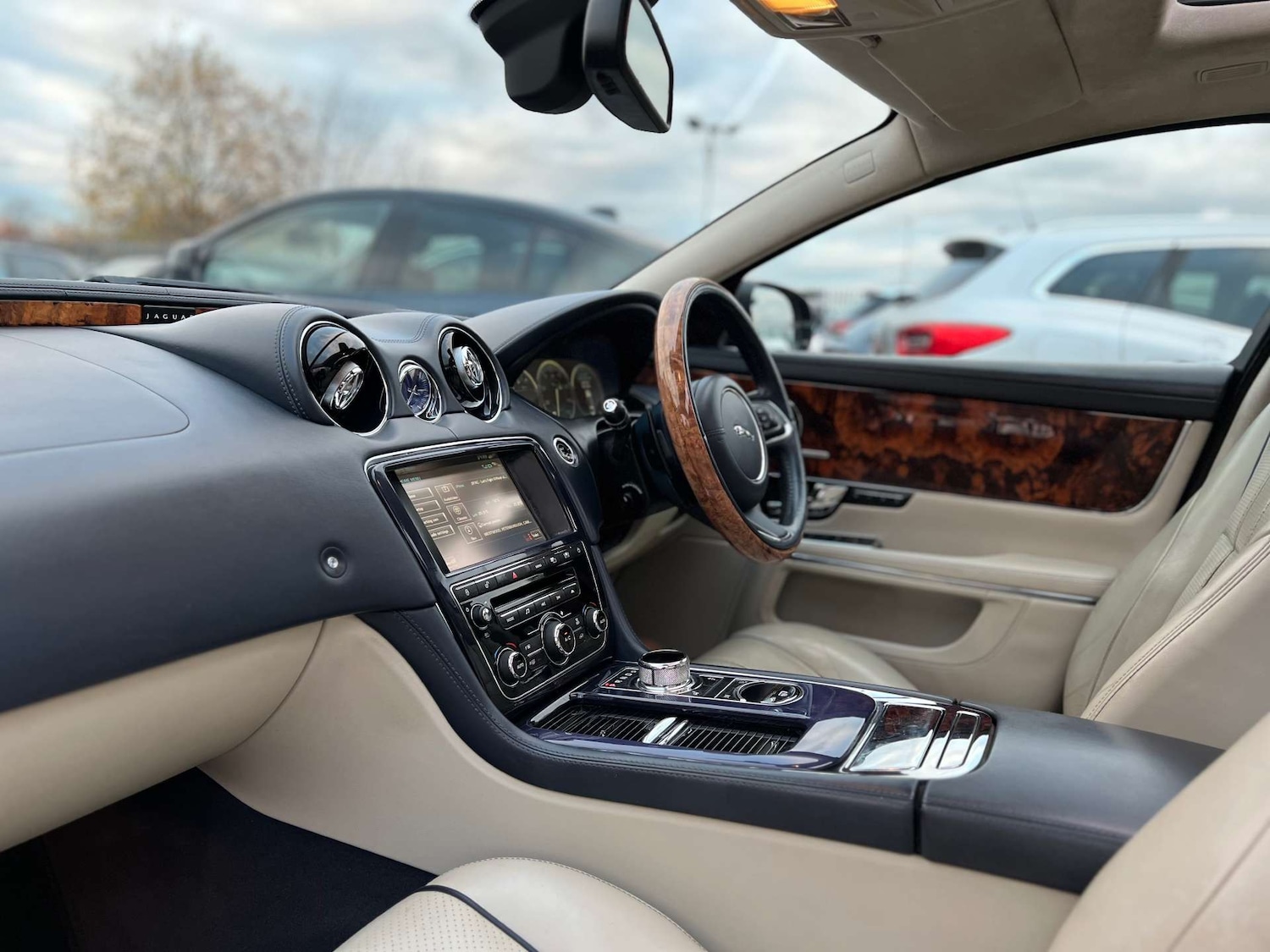 Used Jaguar XJ 2010 for sale - 76533566: Photo 47