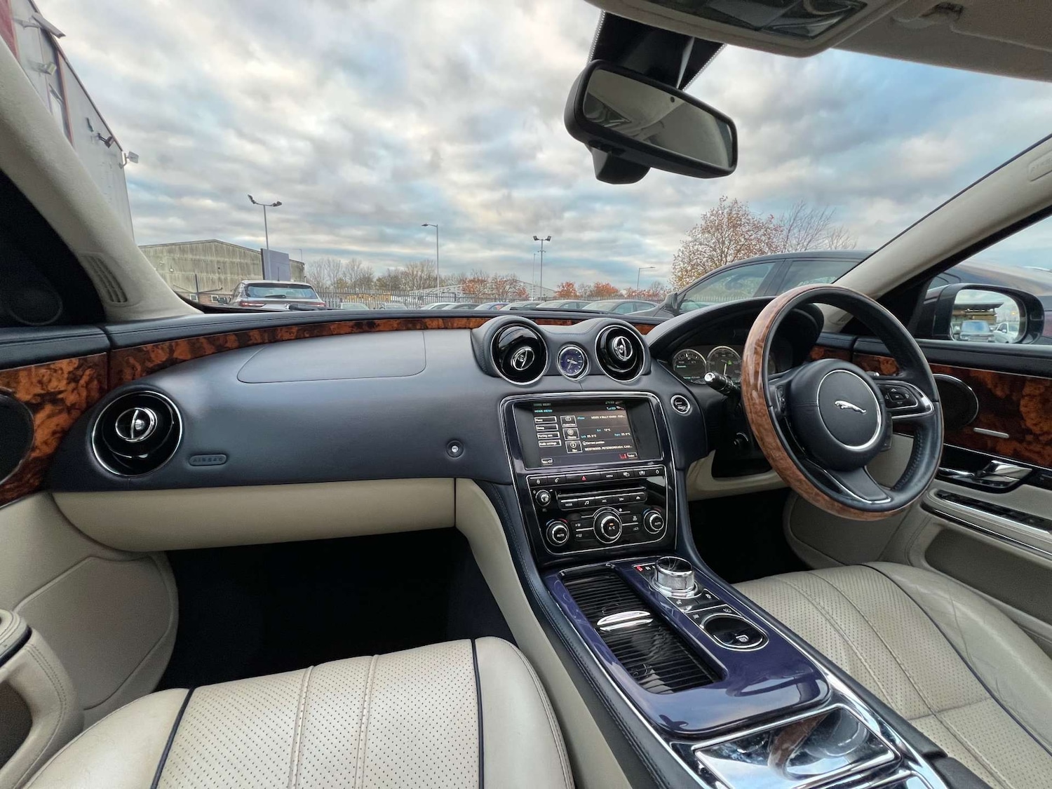 Used Jaguar XJ 2010 for sale - 76533566: Photo 48