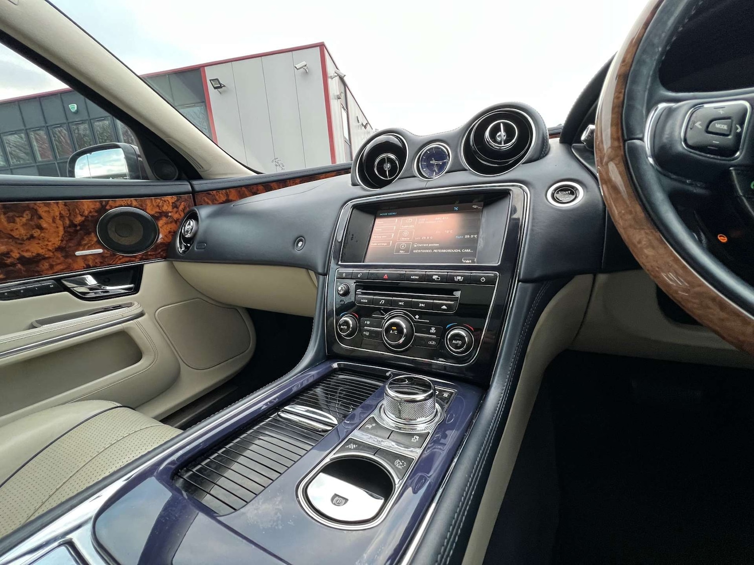 Used Jaguar XJ 2010 for sale - 76533566: Photo 49