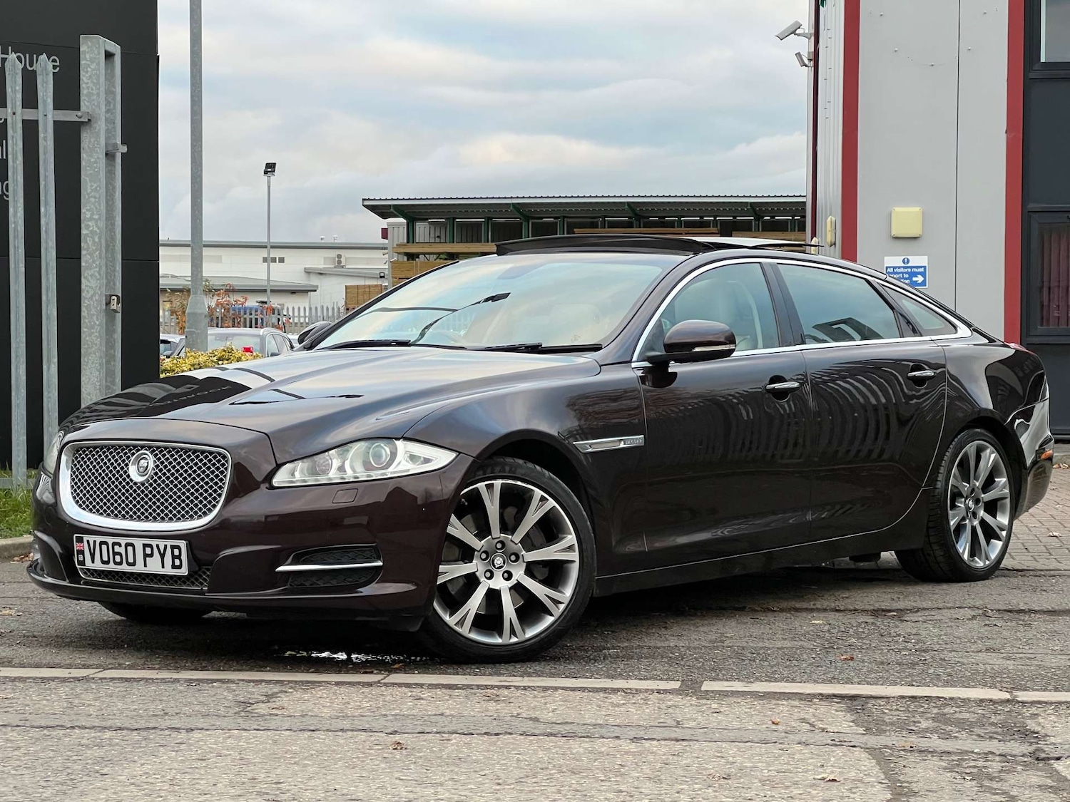 Used Jaguar XJ 2010 for sale - 76533566: Photo 5