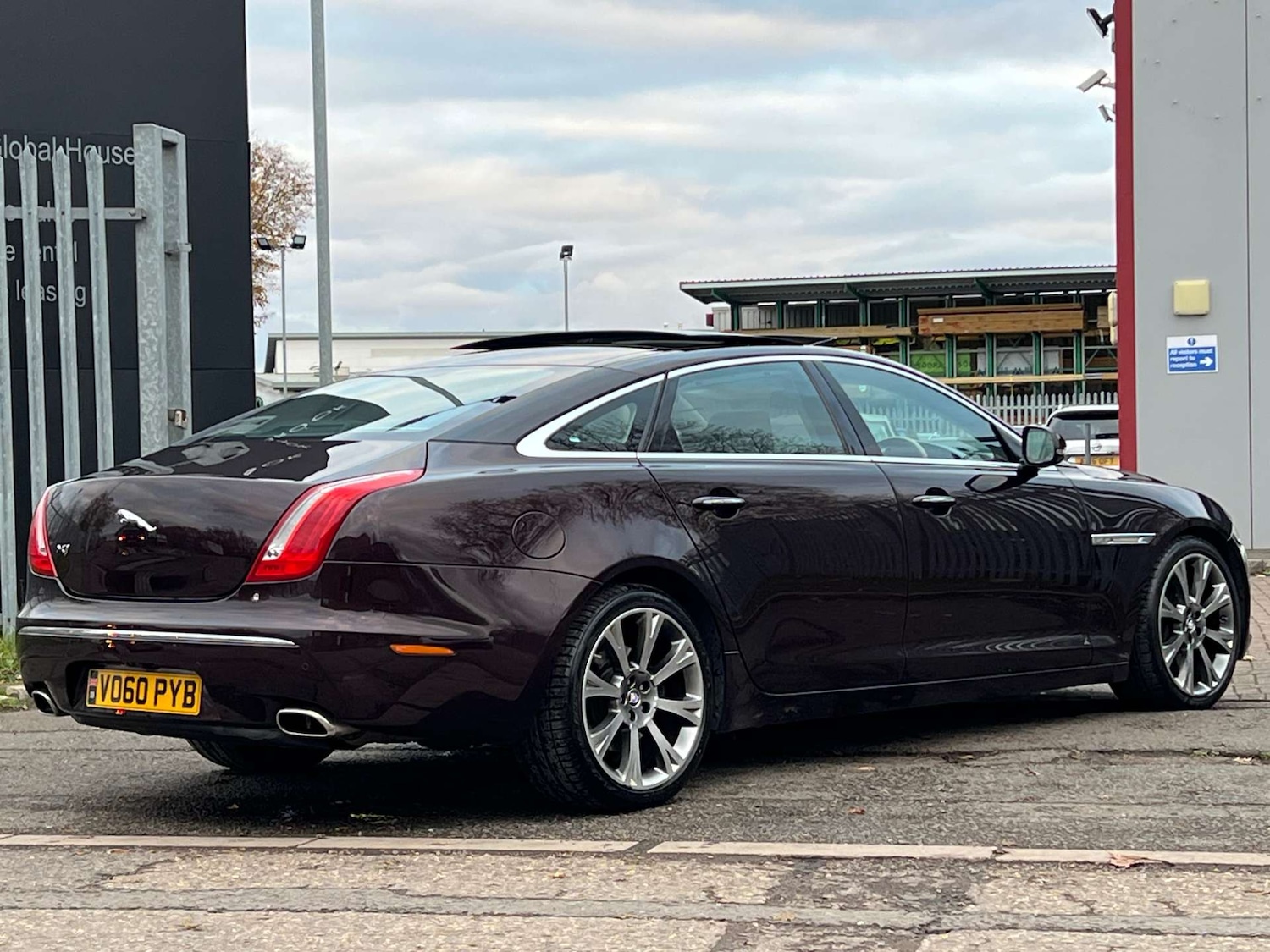 Used Jaguar XJ 2010 for sale - 76533566: Photo 7