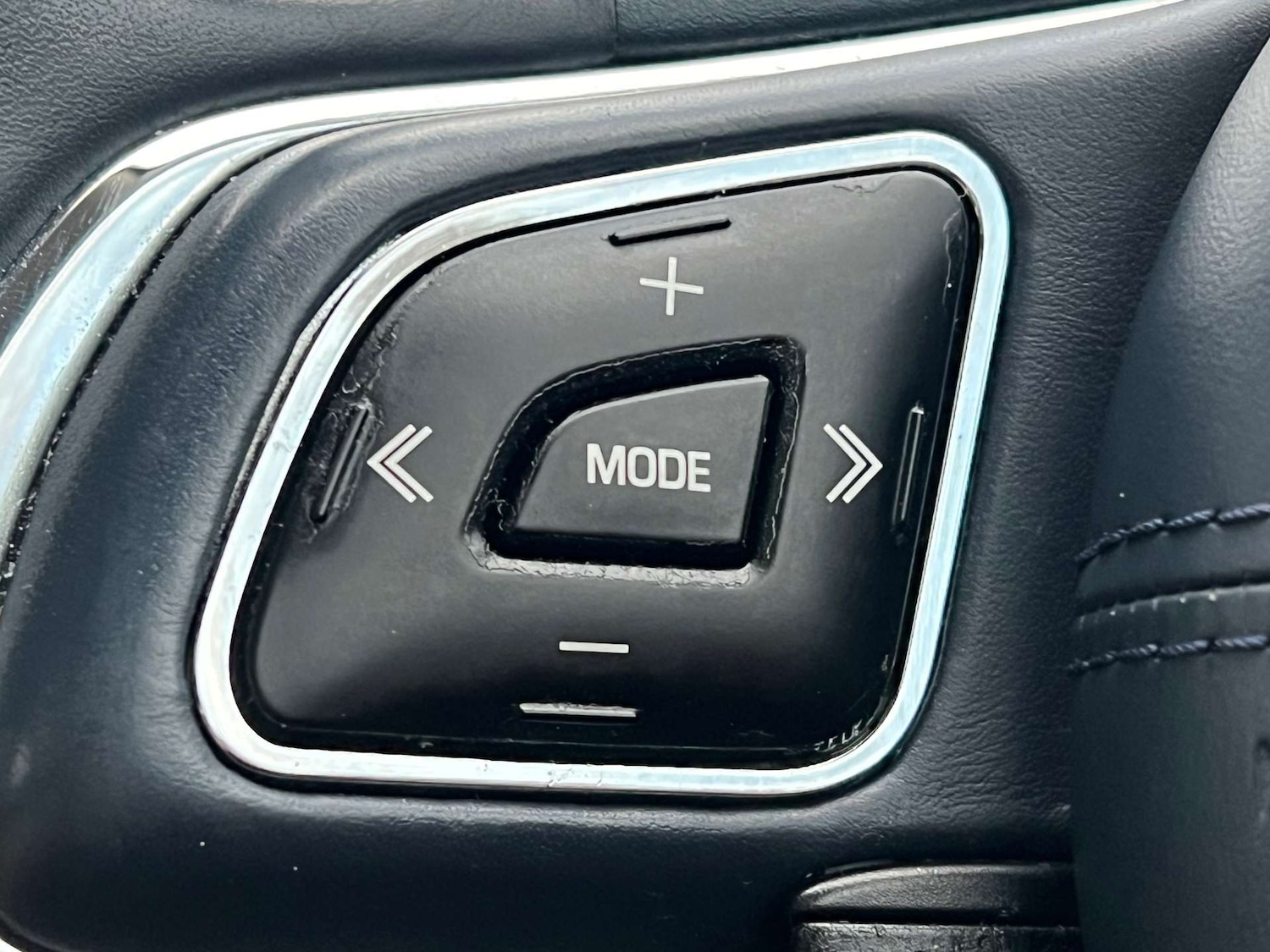 Used Jaguar XJ 2010 for sale - 76533566: Photo 70