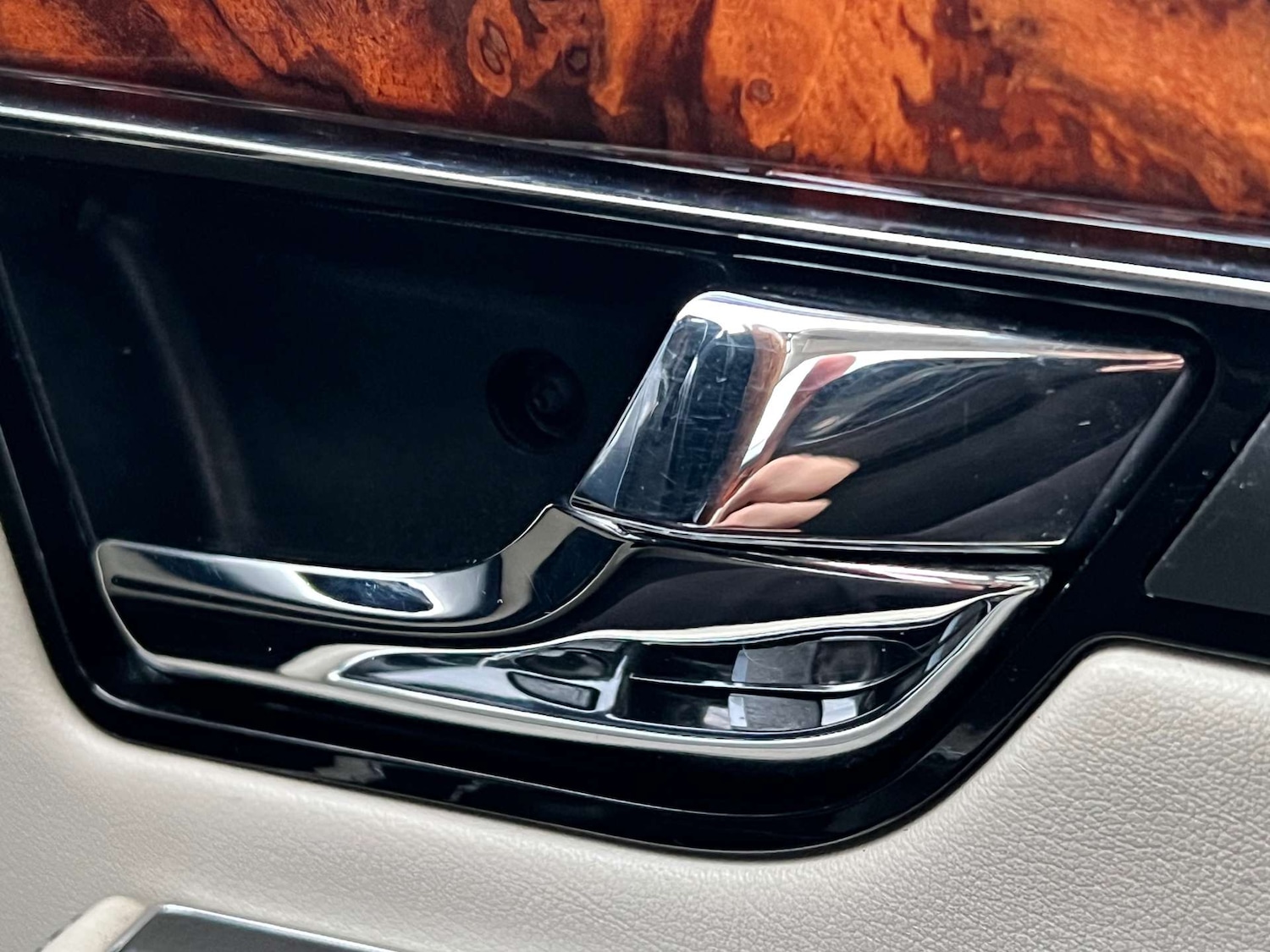 Used Jaguar XJ 2010 for sale - 76533566: Photo 81