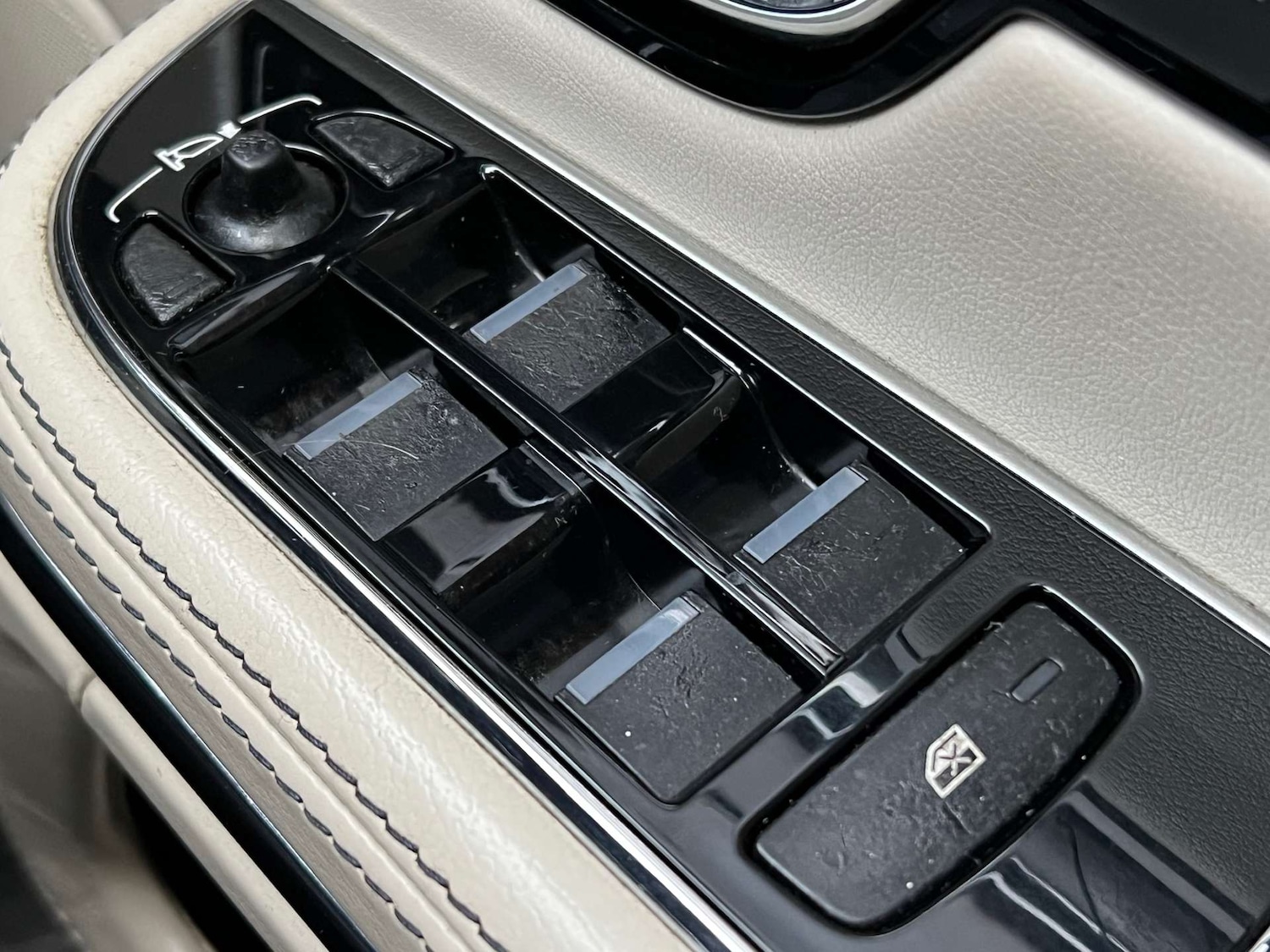 Used Jaguar XJ 2010 for sale - 76533566: Photo 83