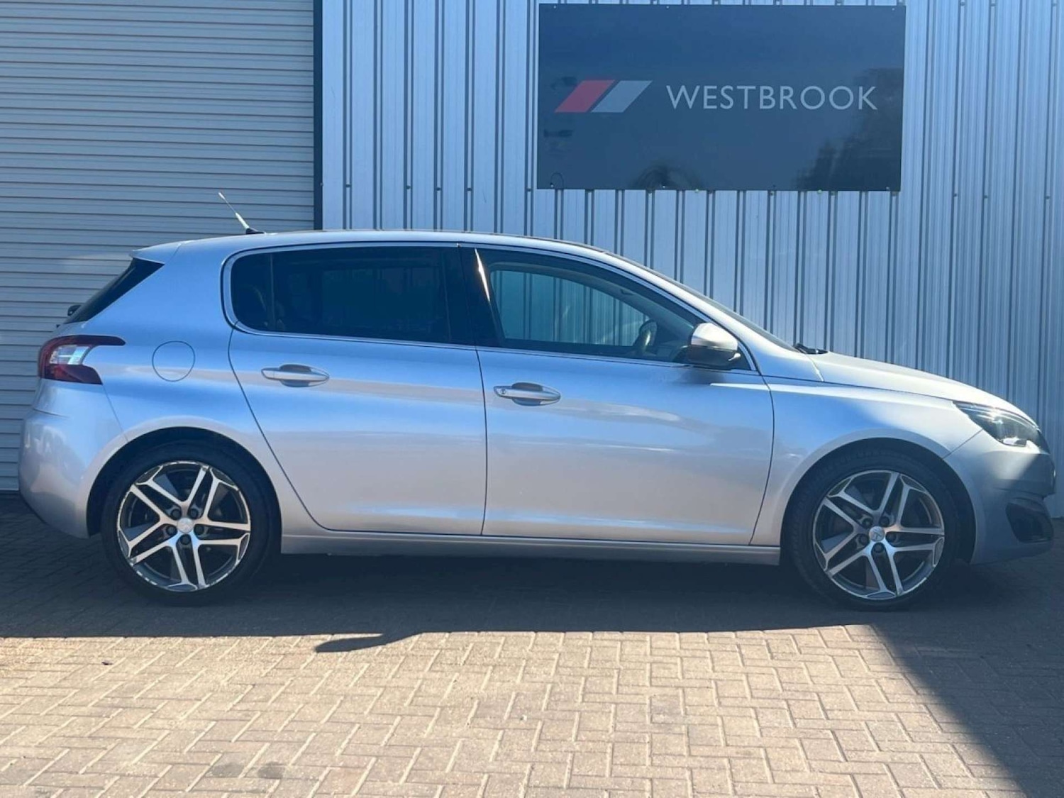 Used Peugeot 308 2014 for sale - 78045930: Photo 2