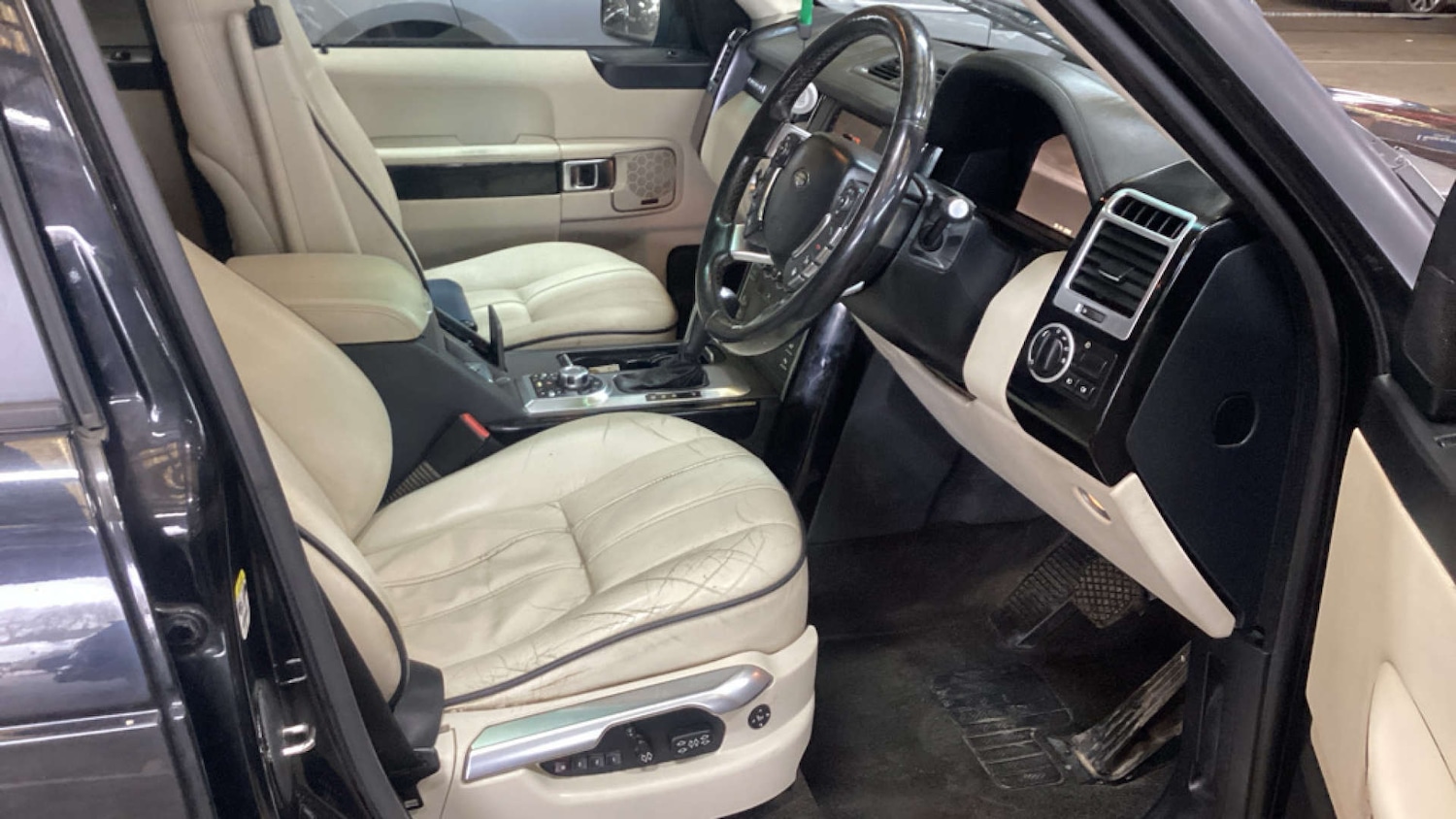 Used Land Rover Range Rover 2010 for sale - 78068116: Photo 2