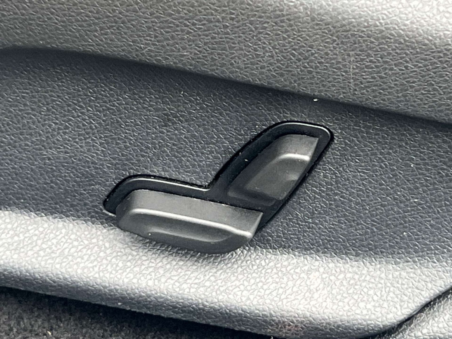 Used Mercedes-Benz E Class 2017 for sale - 76331505: Photo 41