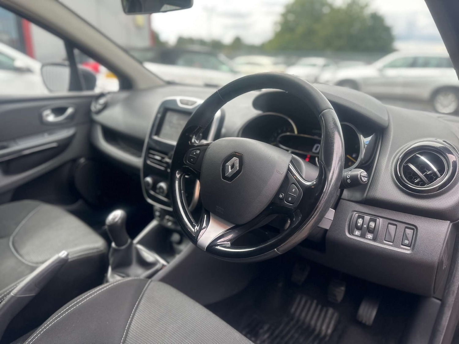 Used Renault Clio 2015 for sale - 77096052: Photo 15