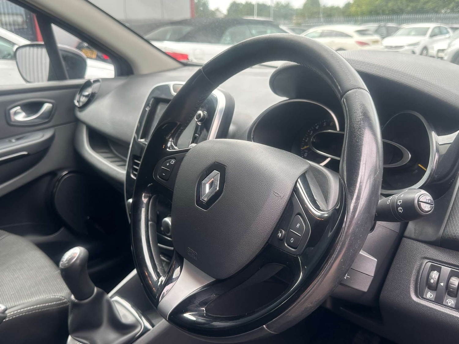 Used Renault Clio 2015 for sale - 77096052: Photo 16