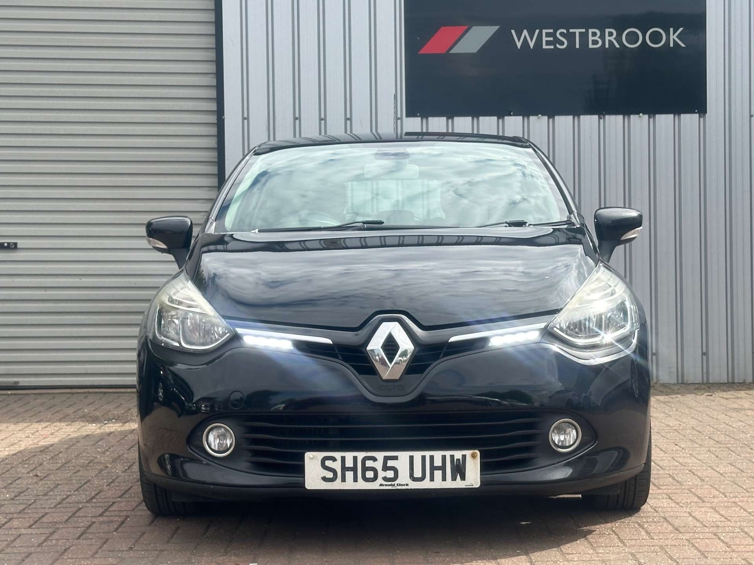 Used Renault Clio 2015 for sale - 77096052: Photo 2