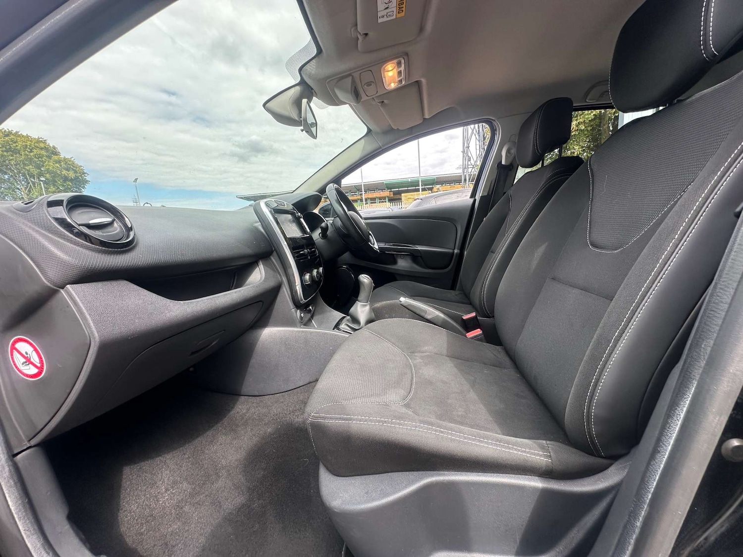 Used Renault Clio 2015 for sale - 77096052: Photo 26