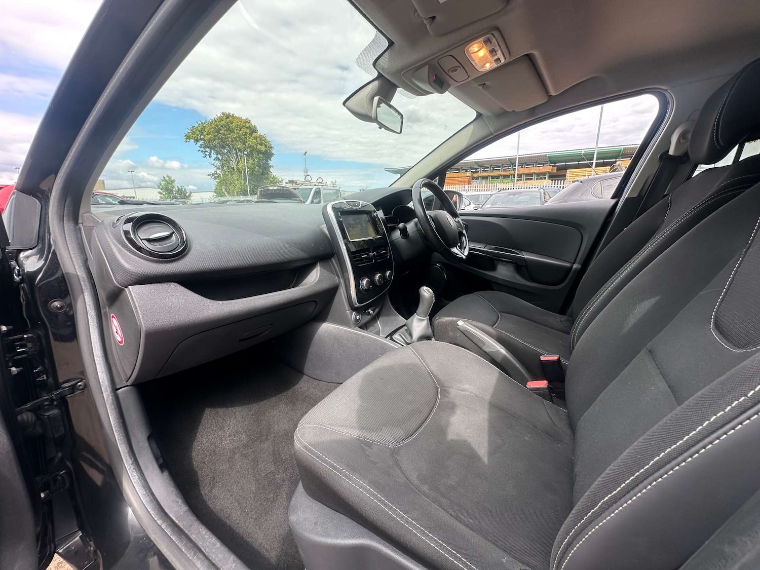 Used Renault Clio 2015 for sale - 77096052: Photo 27