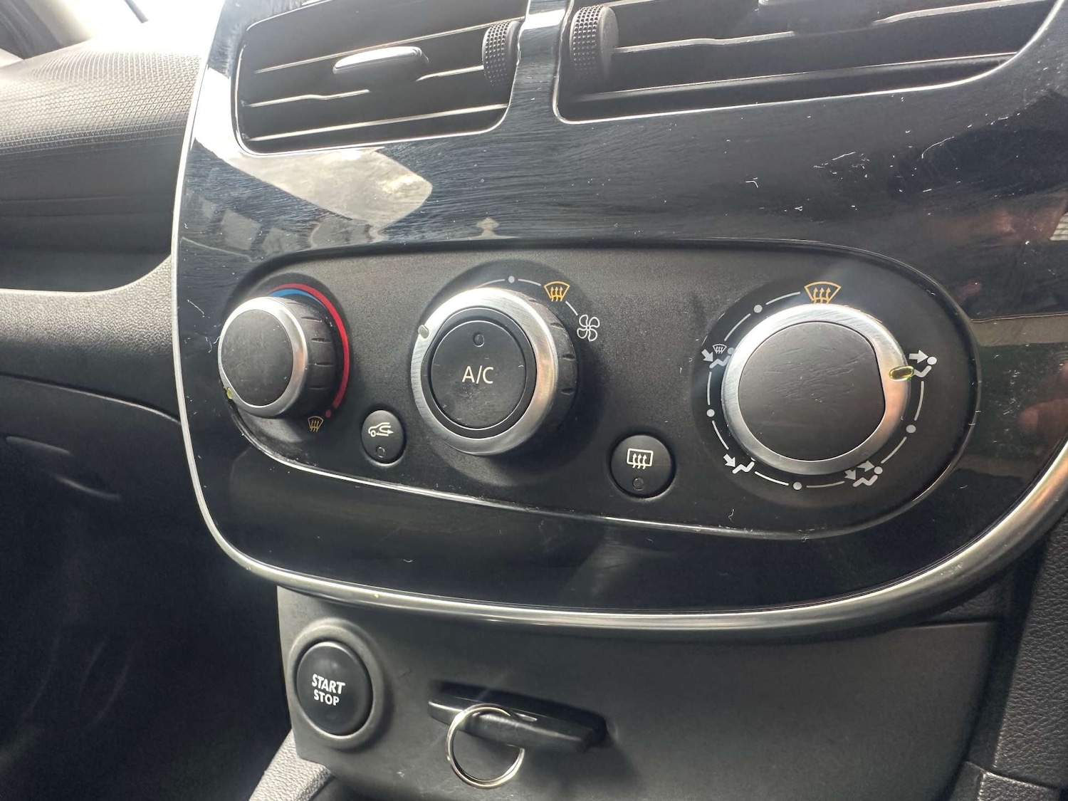 Used Renault Clio 2015 for sale - 77096052: Photo 31