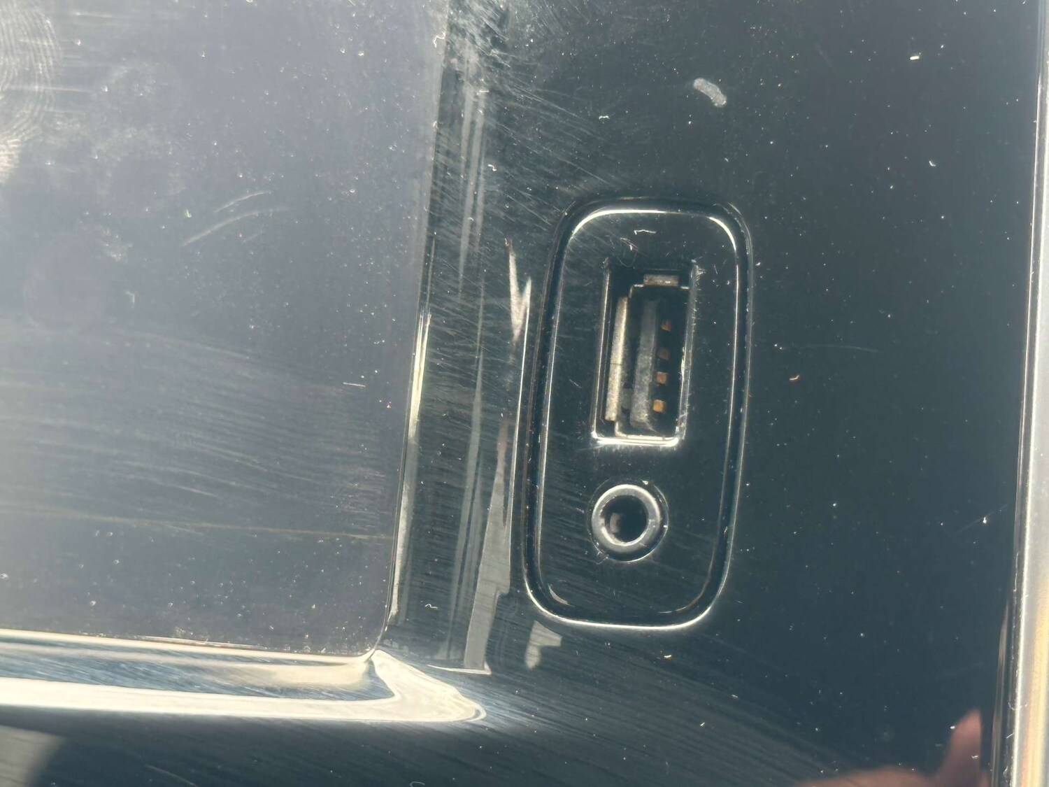 Used Renault Clio 2015 for sale - 77096052: Photo 32