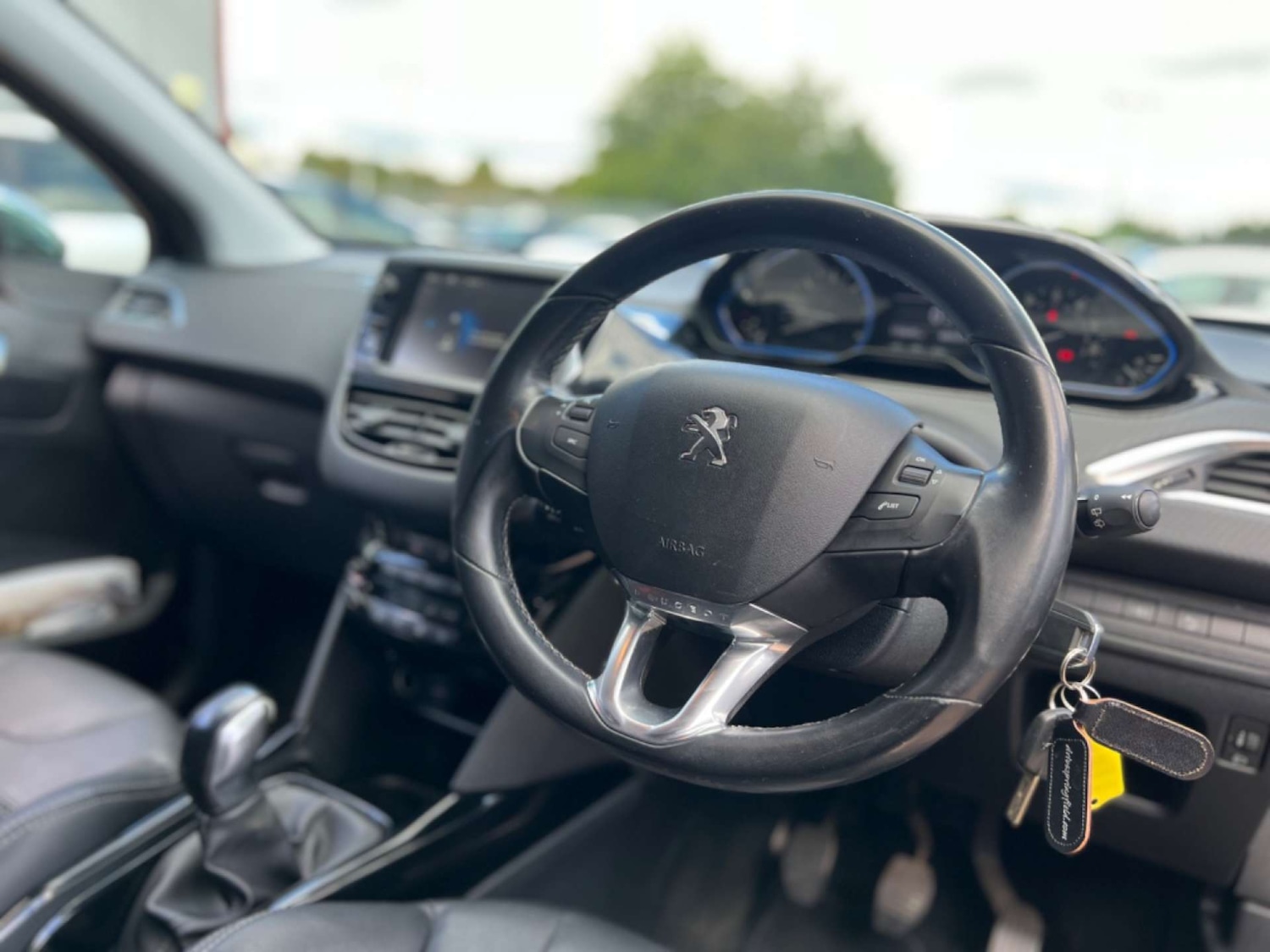 Used Peugeot 2008 2016 for sale - 76601589: Photo 23