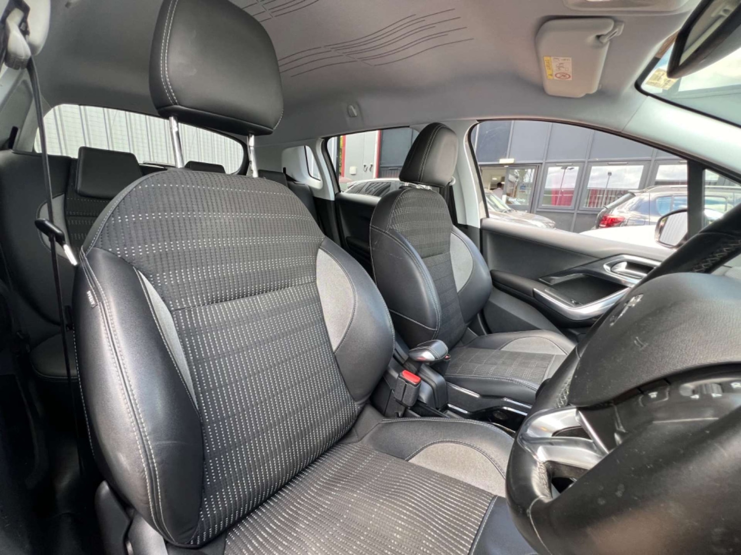 Used Peugeot 2008 2016 for sale - 76601589: Photo 25