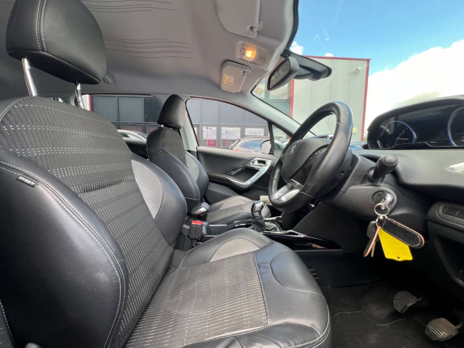 Used Peugeot 2008 2016 for sale - 76601589: Photo 26