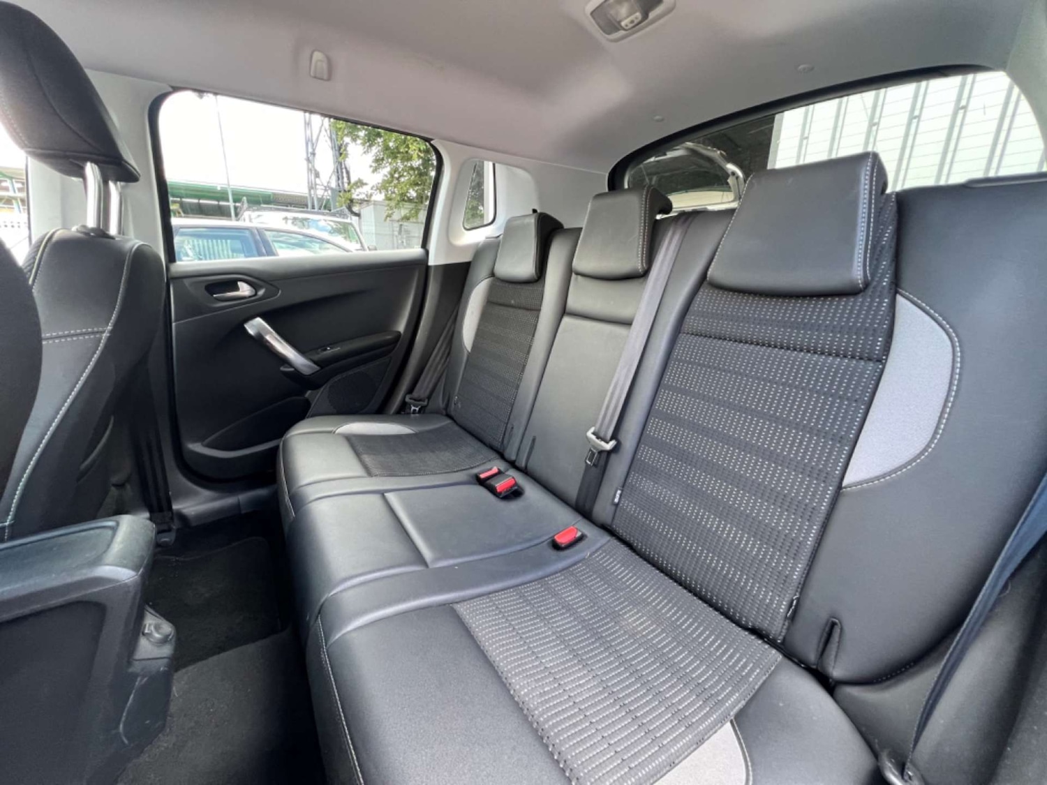 Used Peugeot 2008 2016 for sale - 76601589: Photo 30