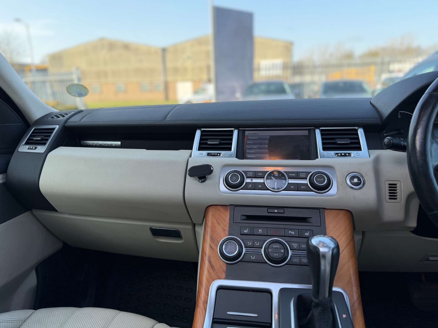 Used Land Rover Range Rover Sport 2010 for sale - 77730212: Photo 11