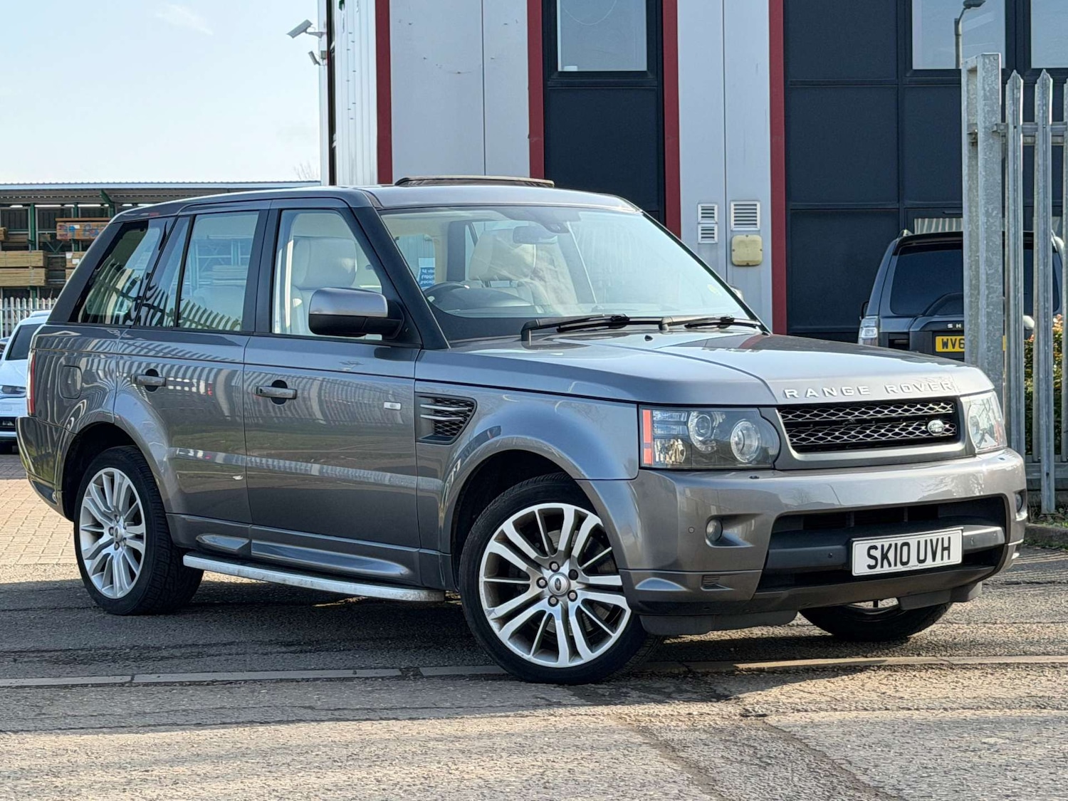 Used Land Rover Range Rover Sport 2010 for sale - 77730212: Photo 2