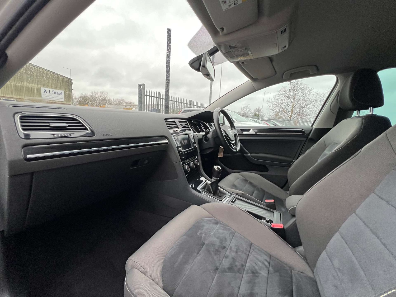 Used Volkswagen Golf 2016 for sale - 77096070: Photo 40