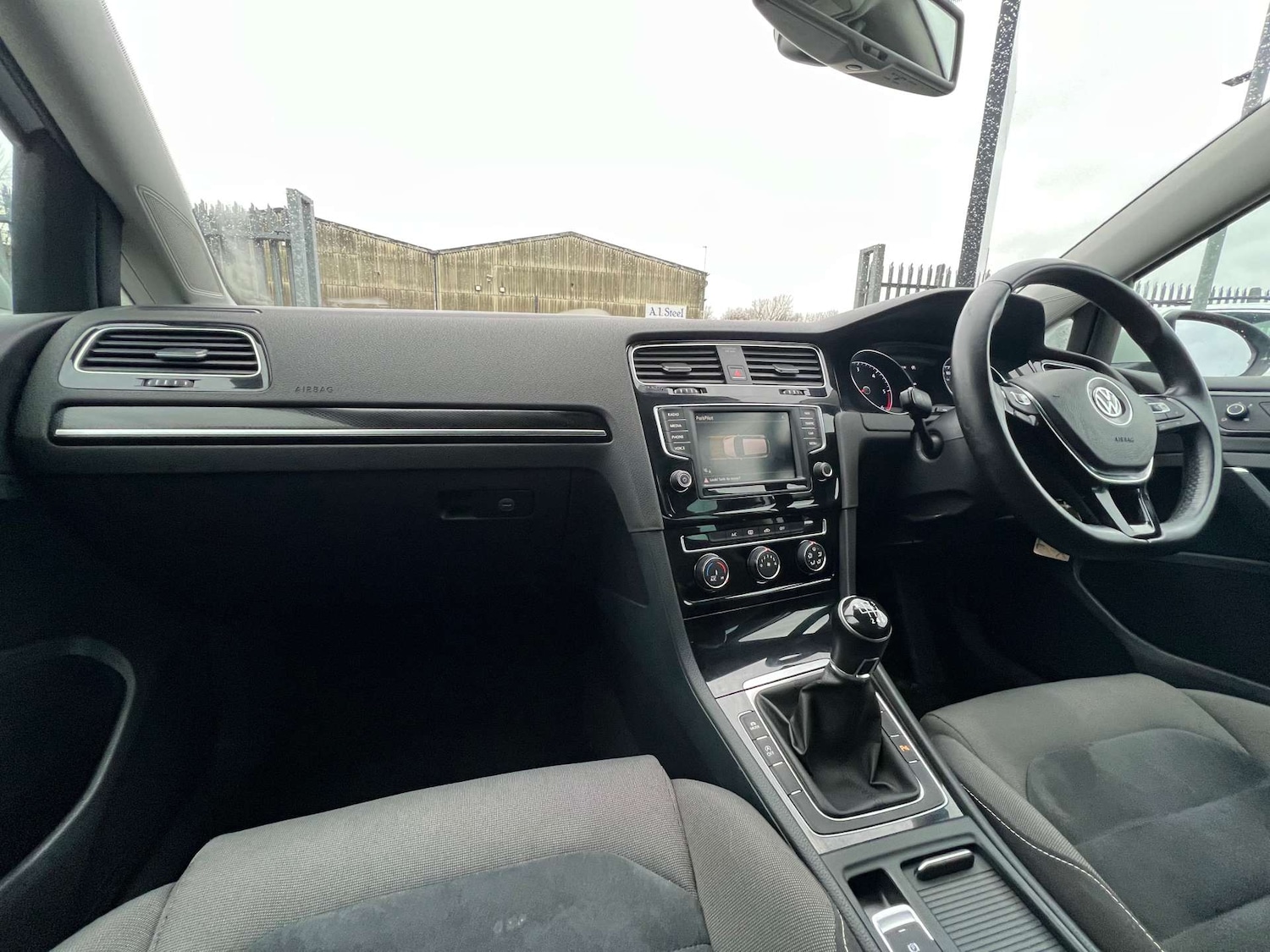 Used Volkswagen Golf 2016 for sale - 77096070: Photo 42