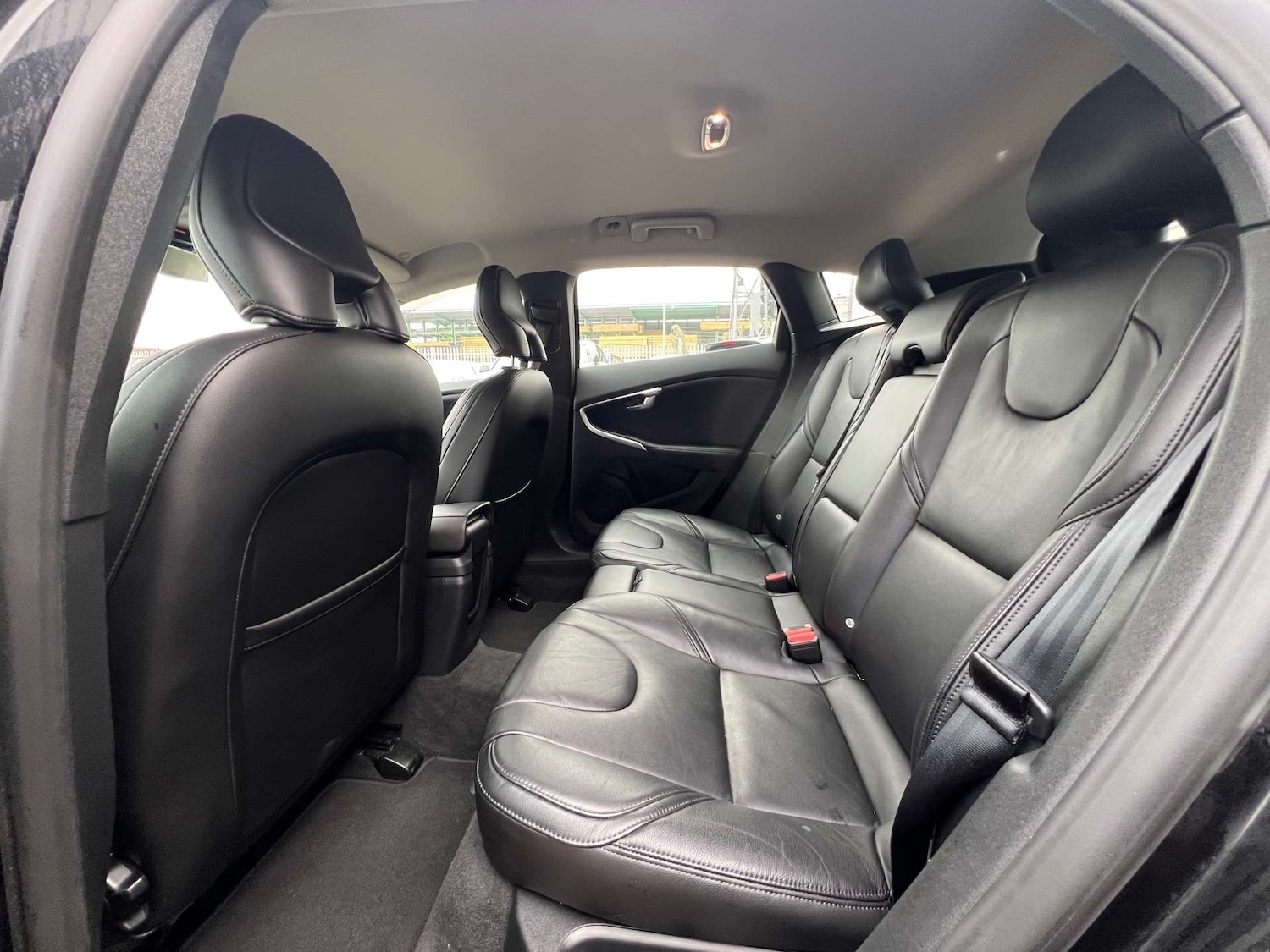 Used Volvo V40 2016 for sale - 76437913: Photo 27